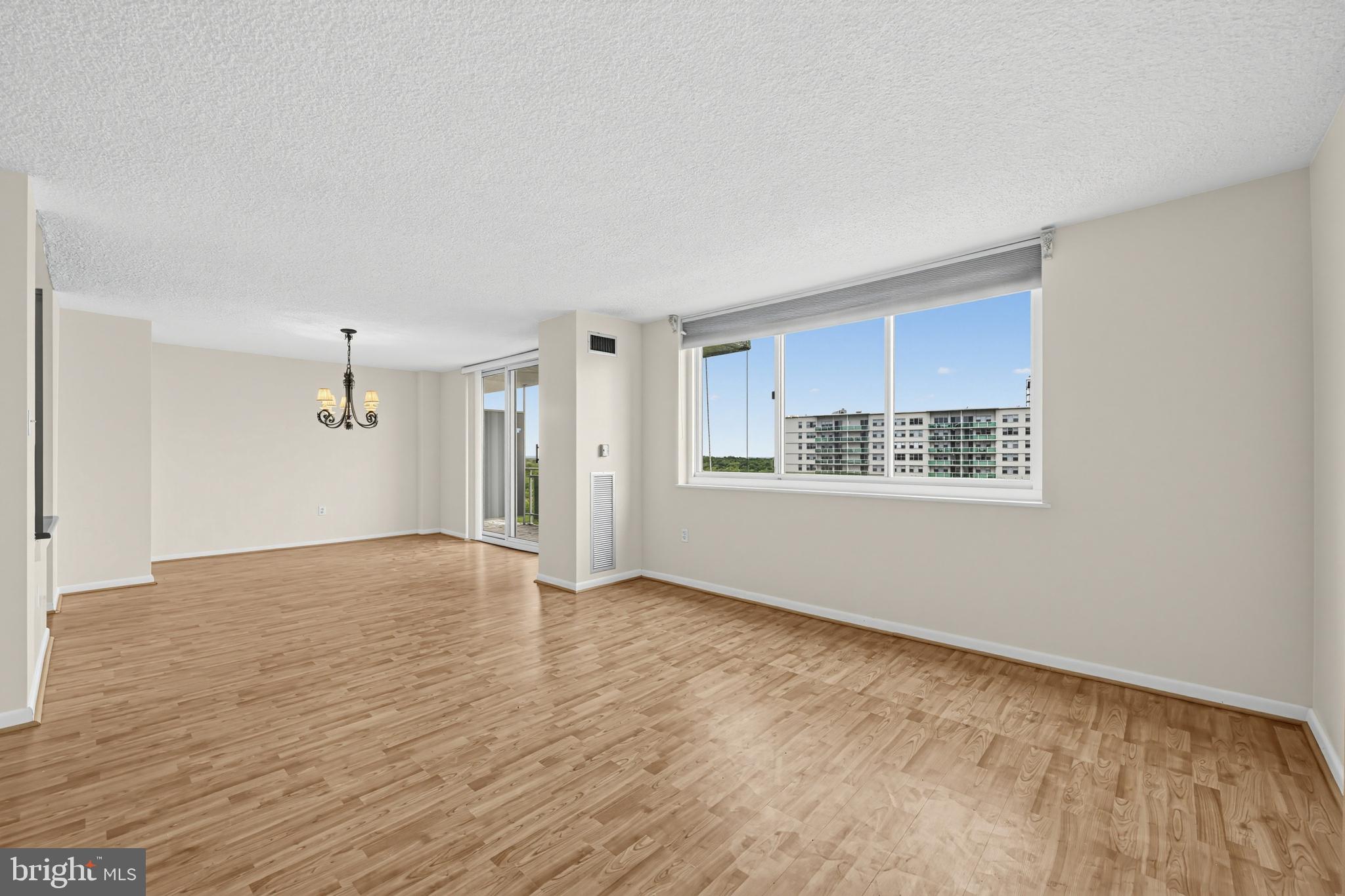 1840 FRONTAGE E 1401