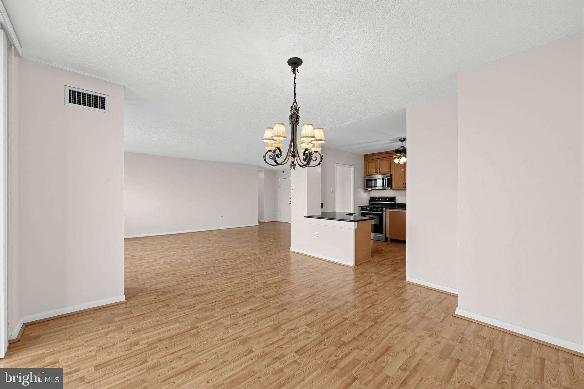 1840 FRONTAGE E 1401