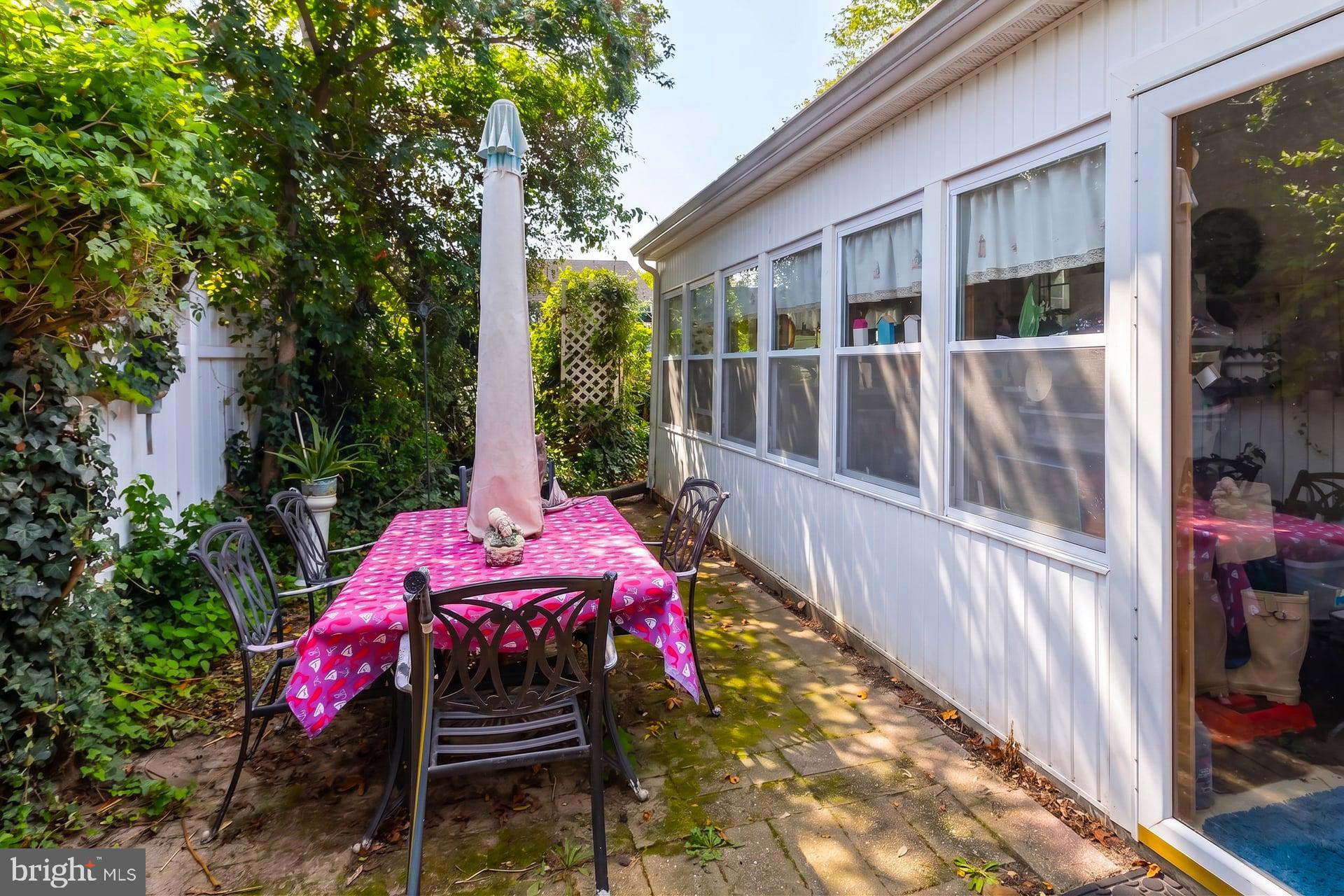 3107 VICTOR AVENUE