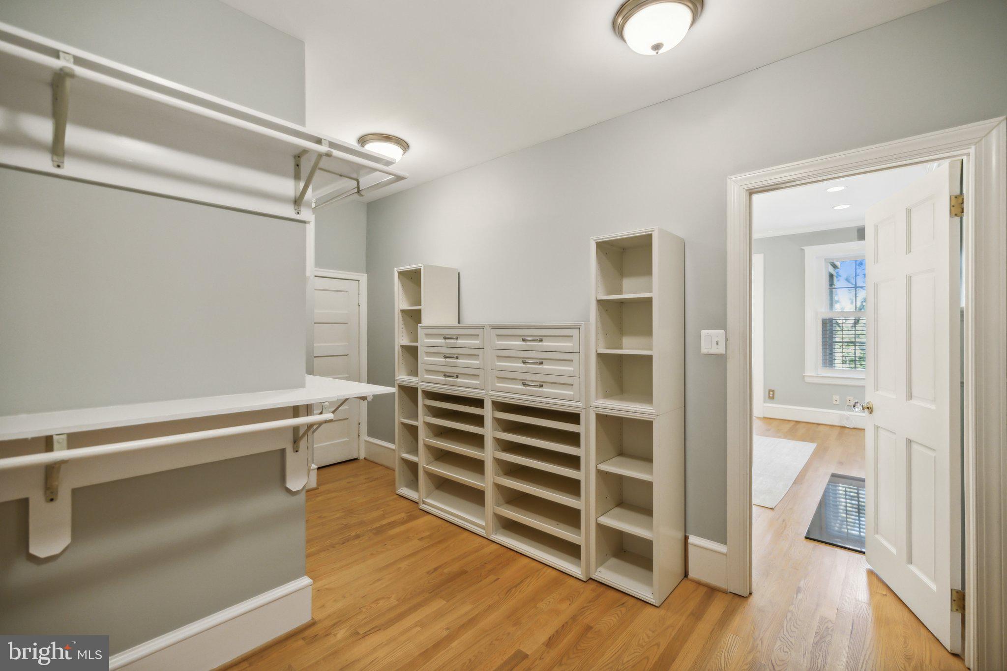 WOODLEY PARK - Residential