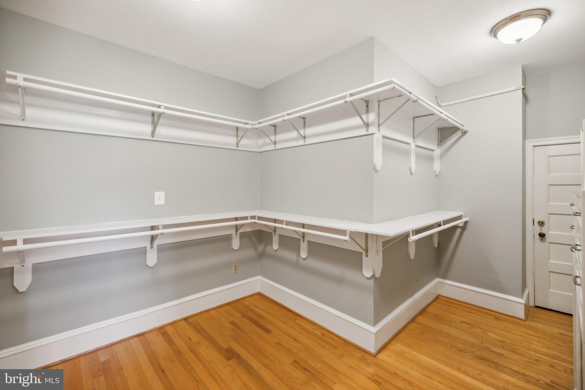 WOODLEY PARK - Residential