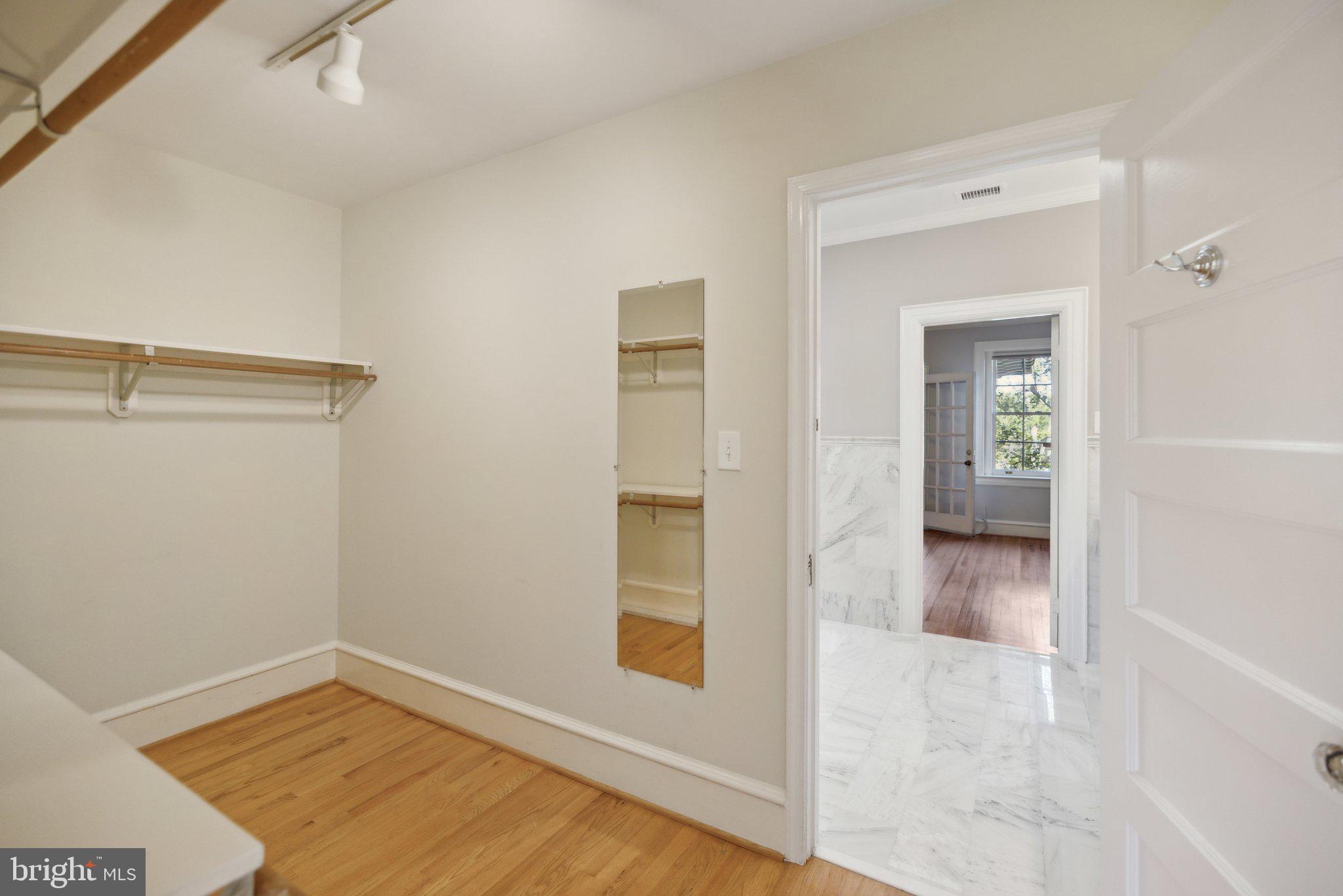 WOODLEY PARK - Residential