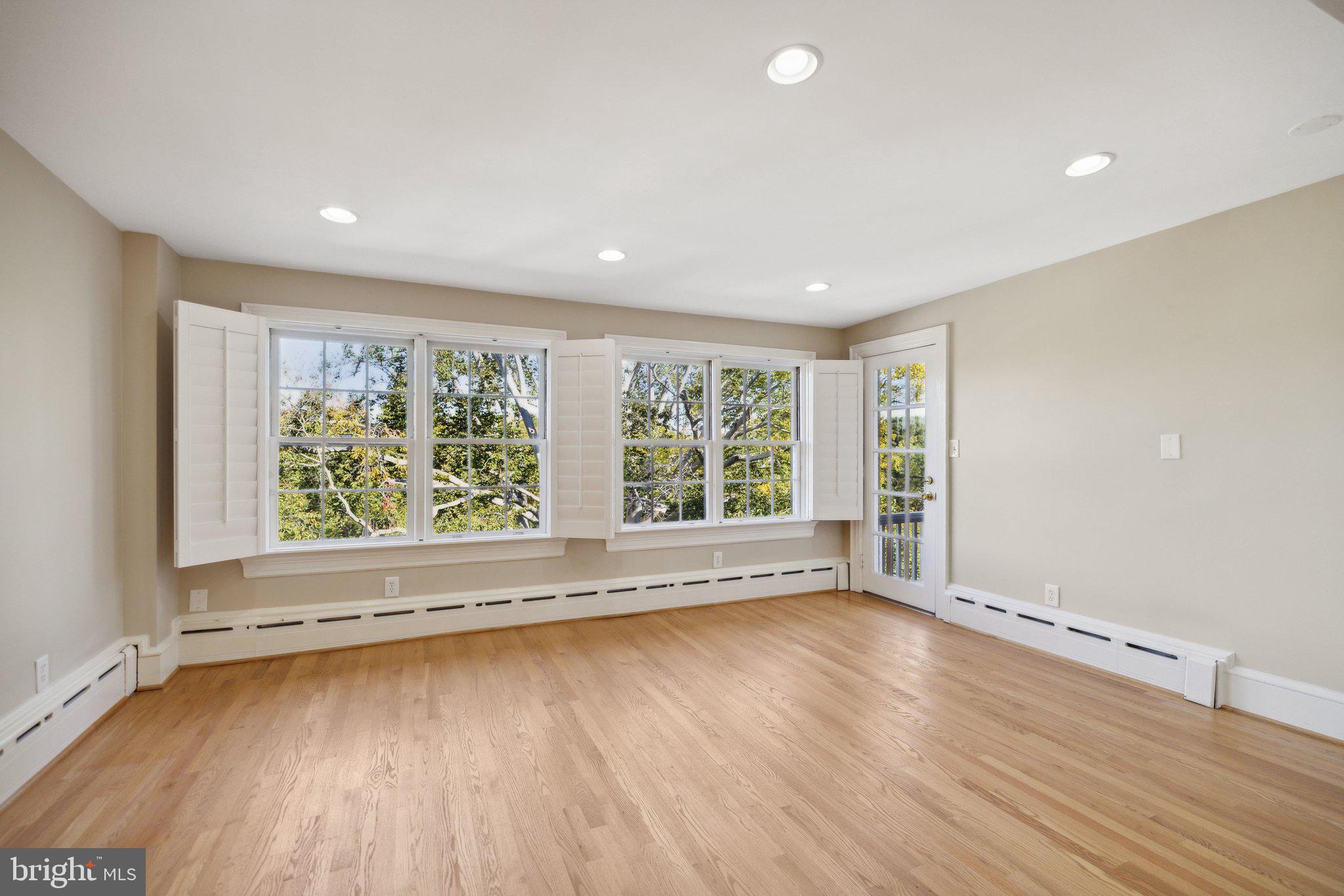 WOODLEY PARK - Residential