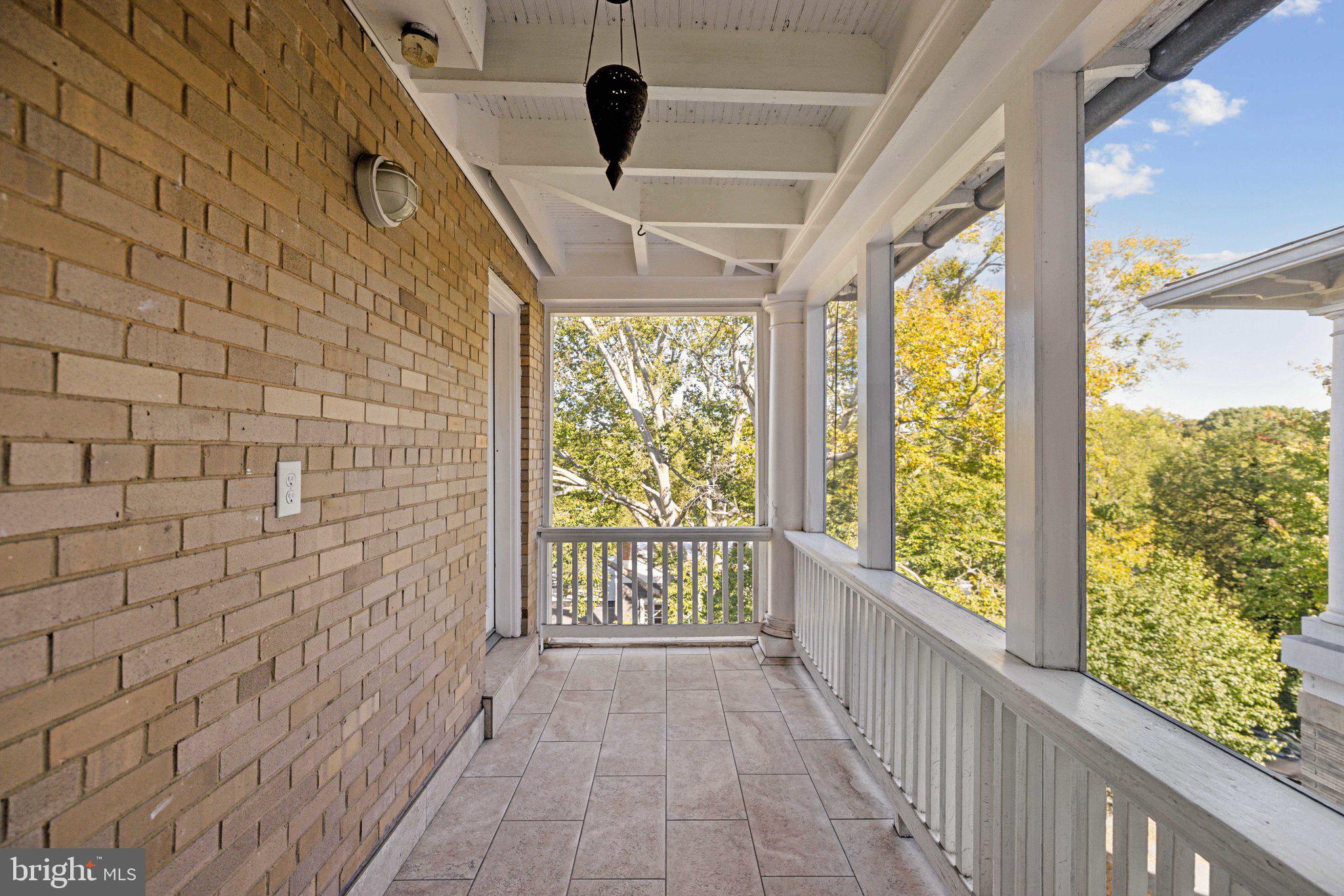 WOODLEY PARK - Residential