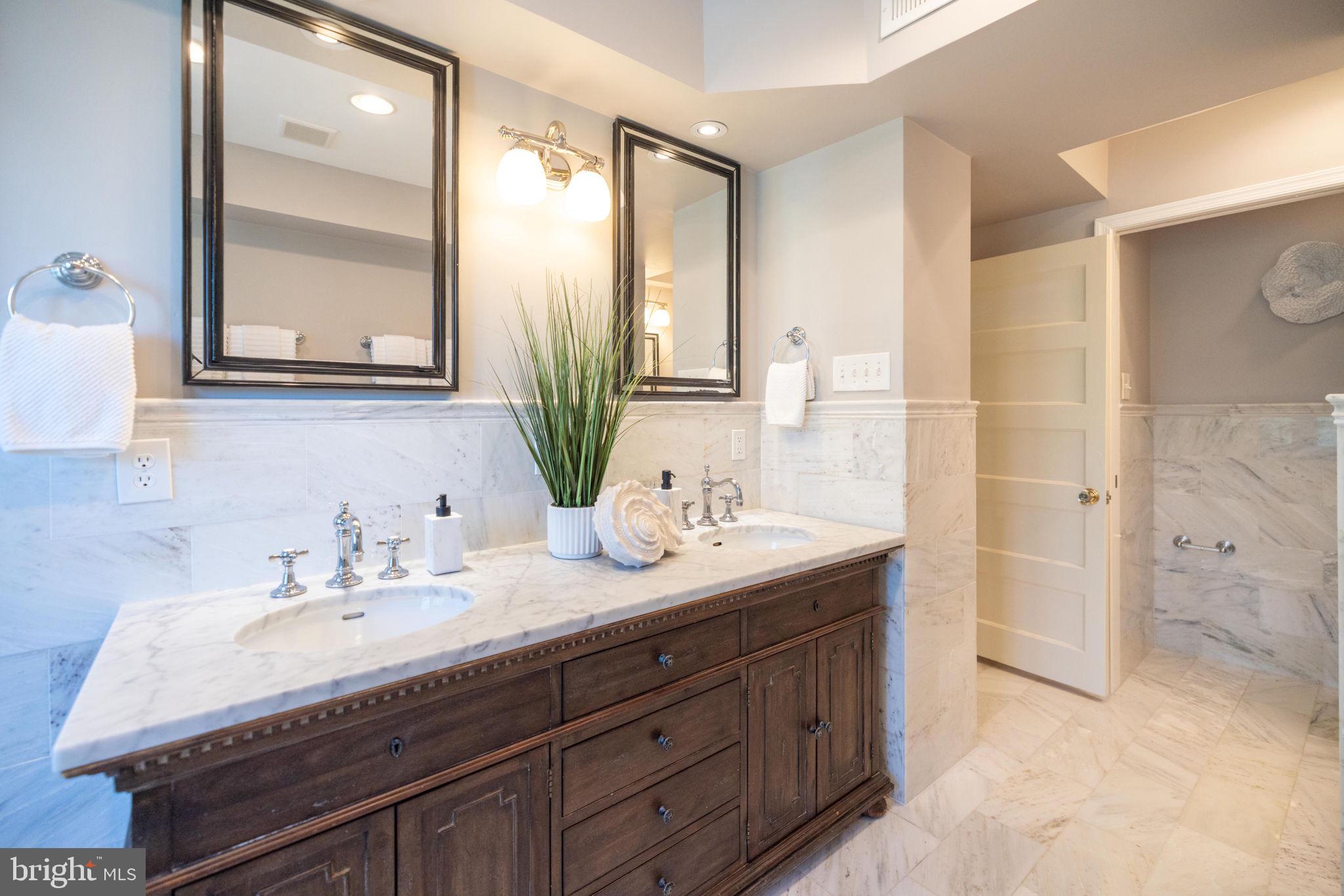 WOODLEY PARK - Residential