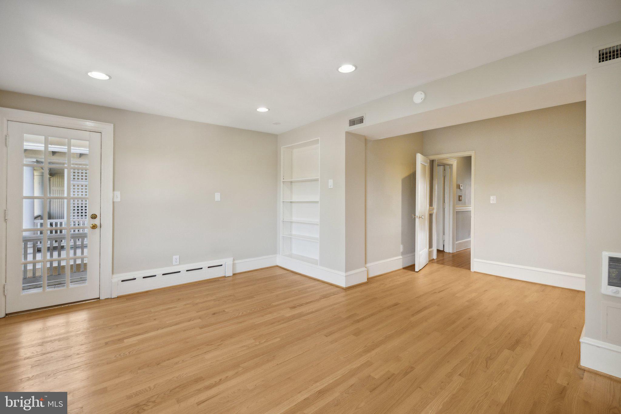 WOODLEY PARK - Residential