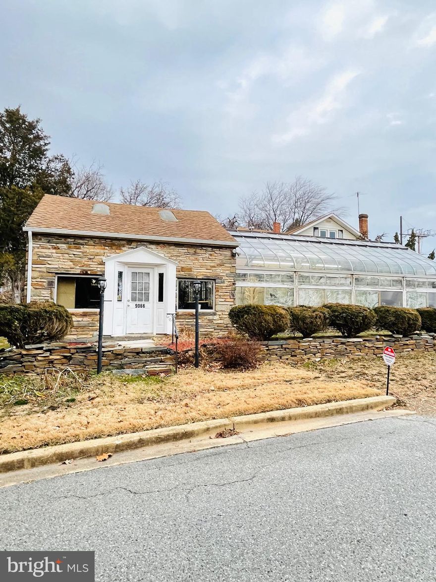 Property can be used as a veterinarian office, medical practice, fitness studio, catering, day care, insurance or lawyer office, hair saloon, educational franchise