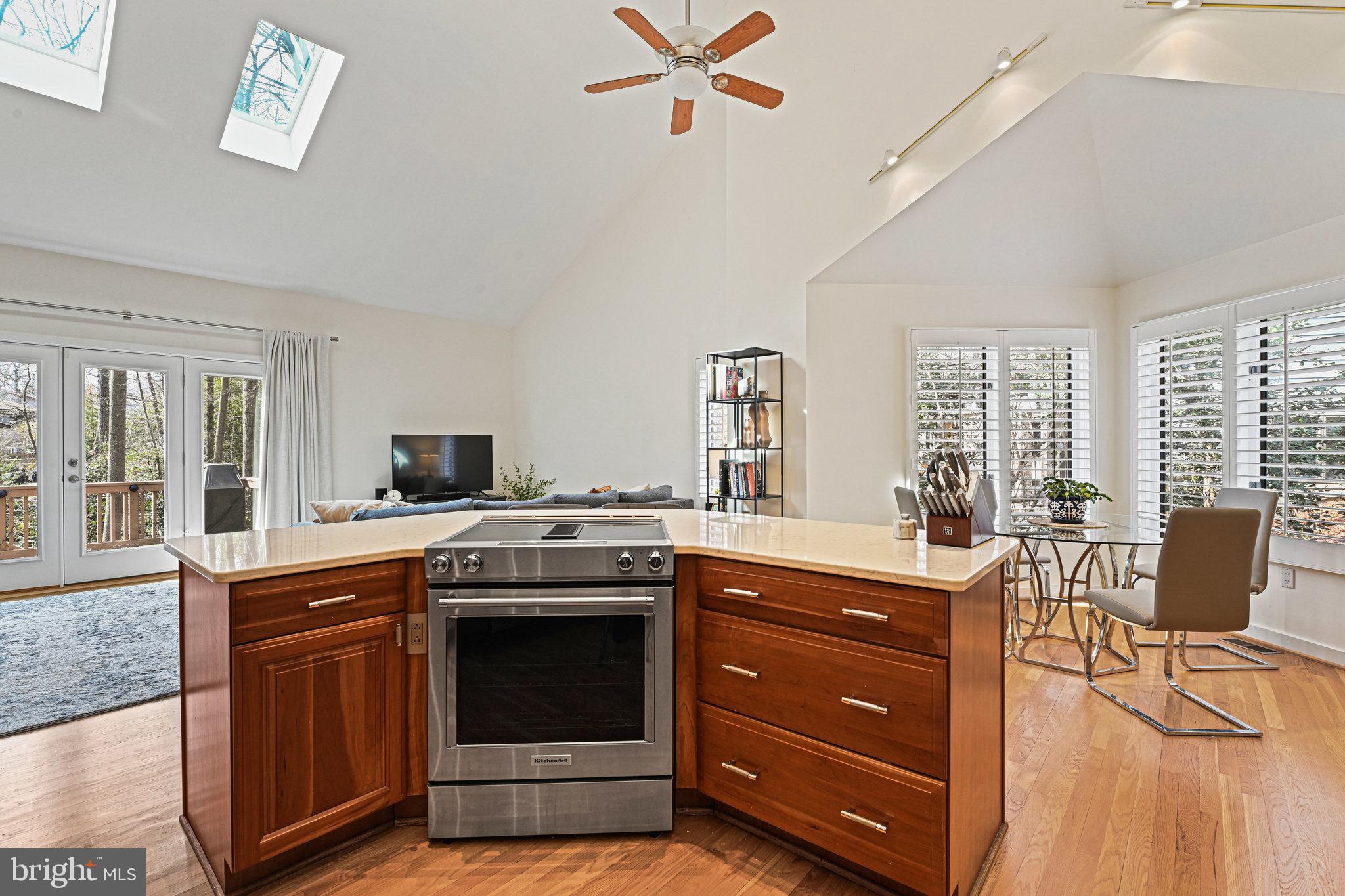 RESTON - Residential