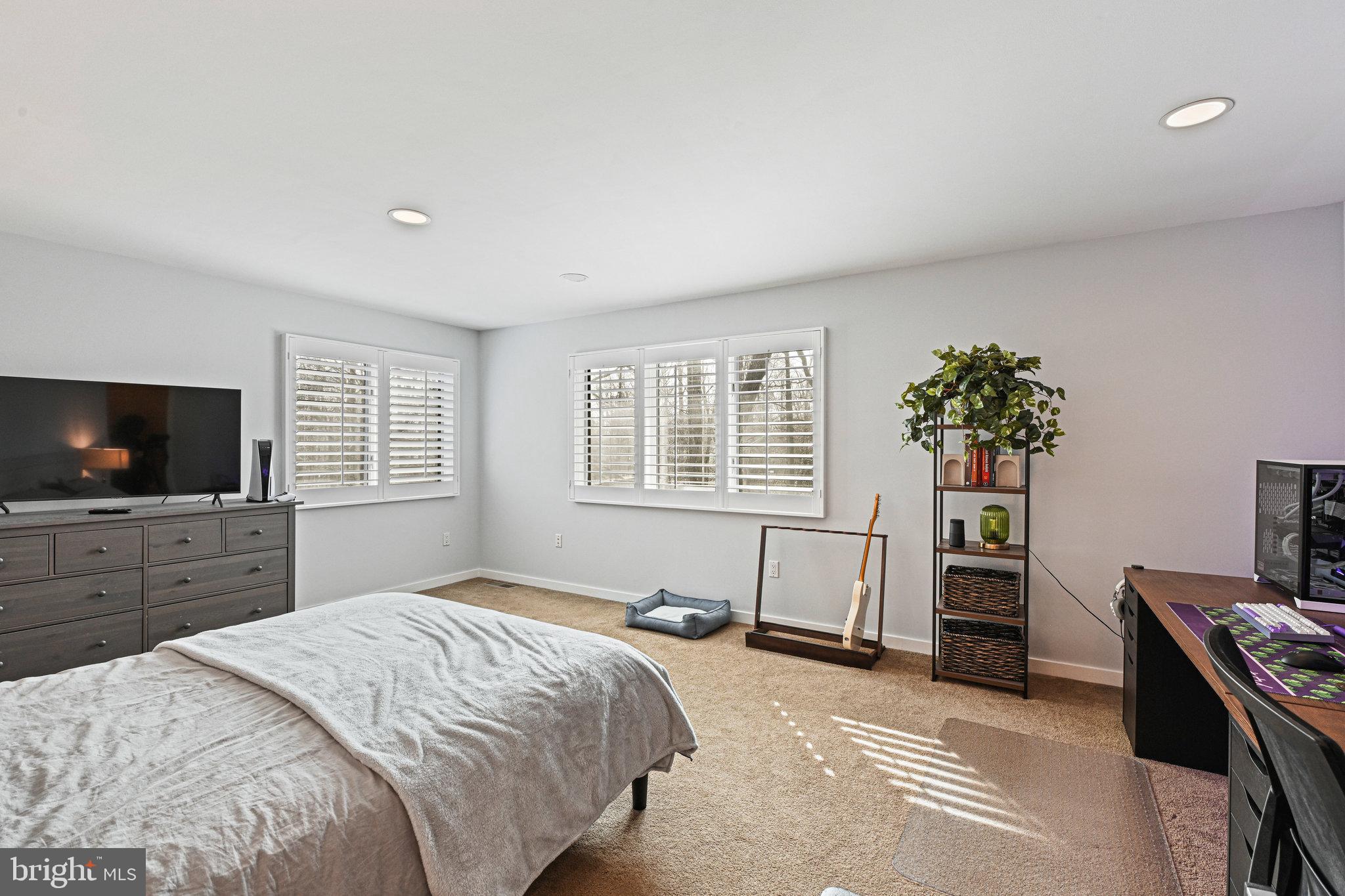 RESTON - Residential