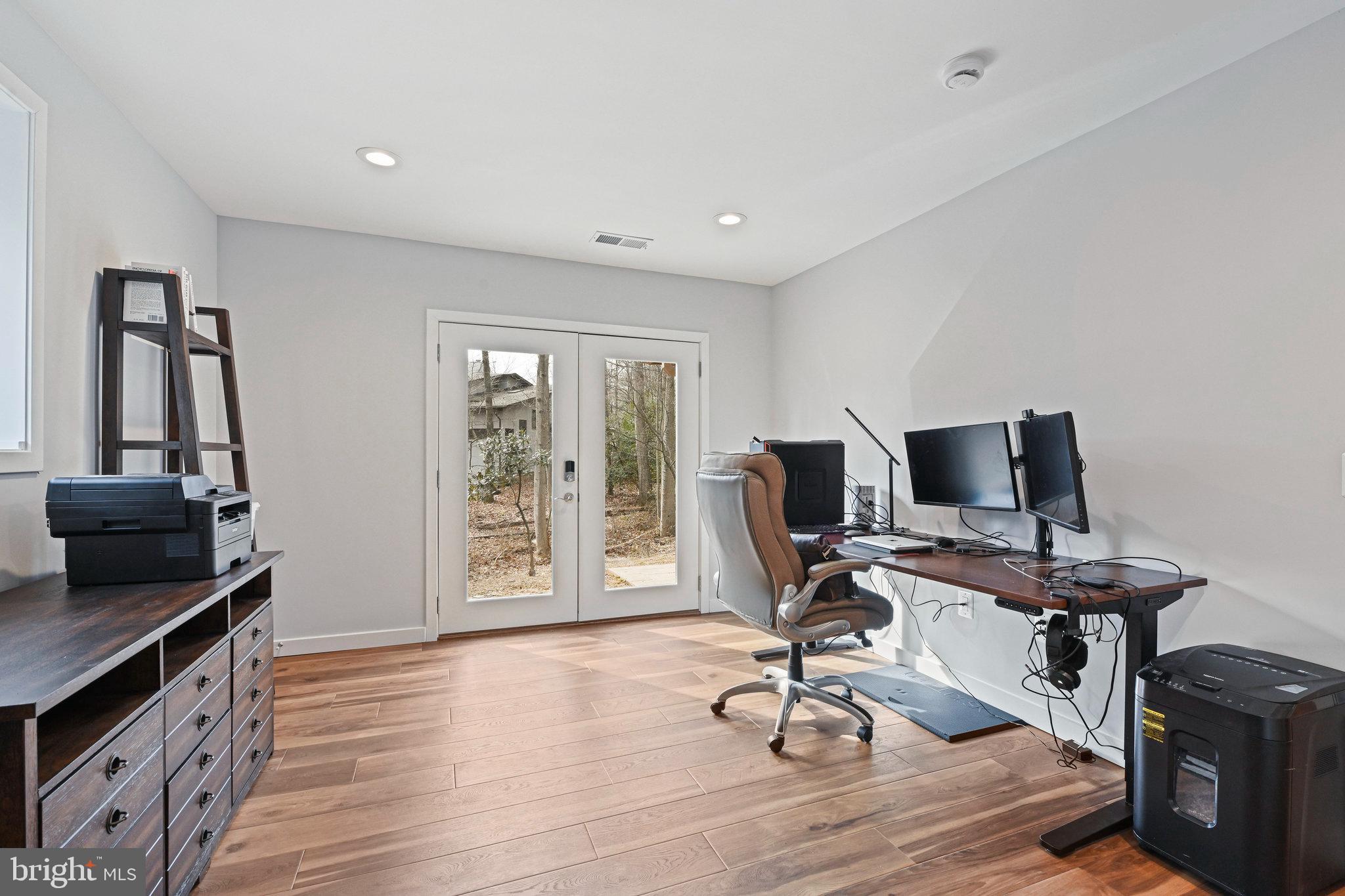 RESTON - Residential