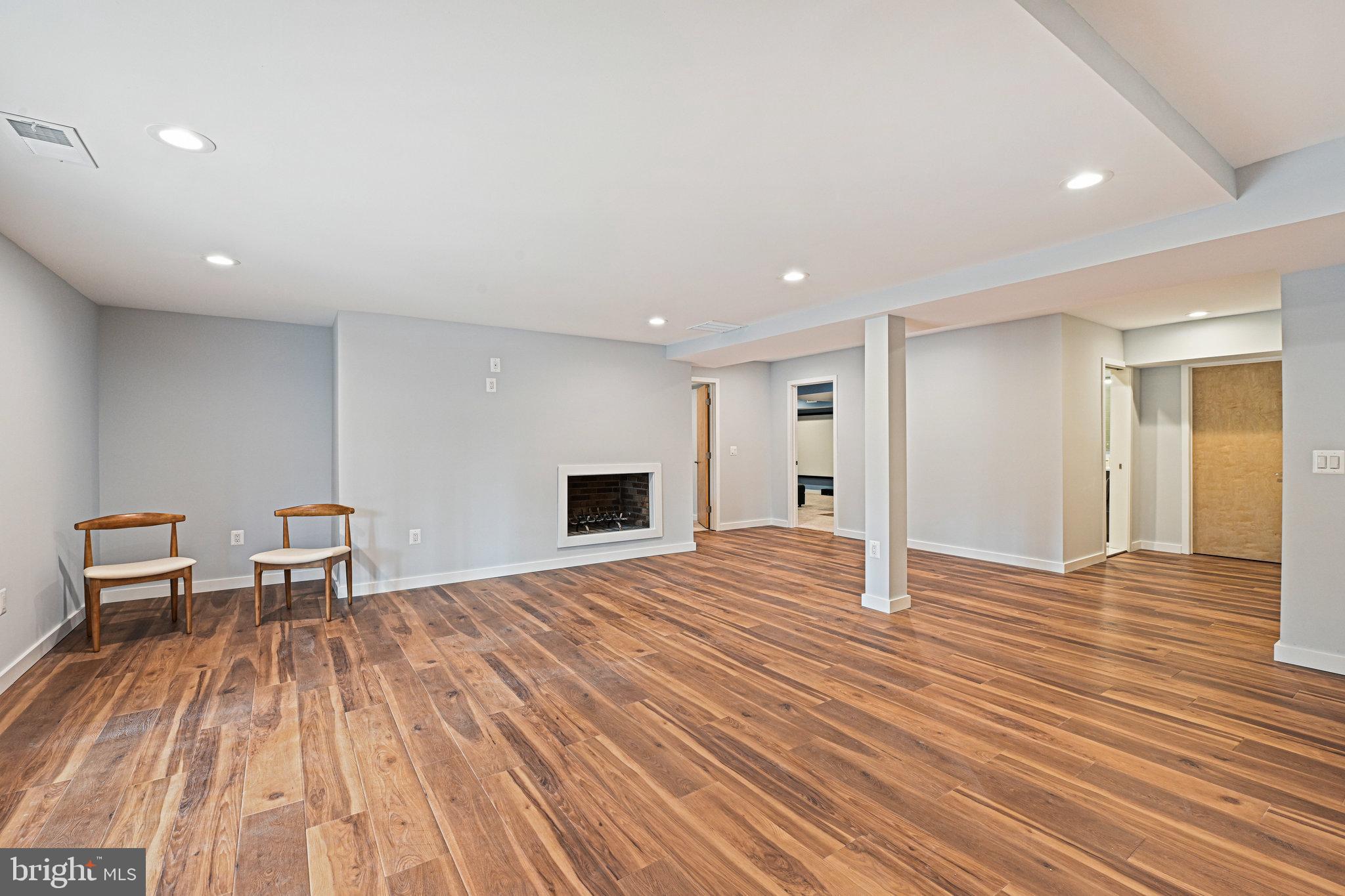 RESTON - Residential