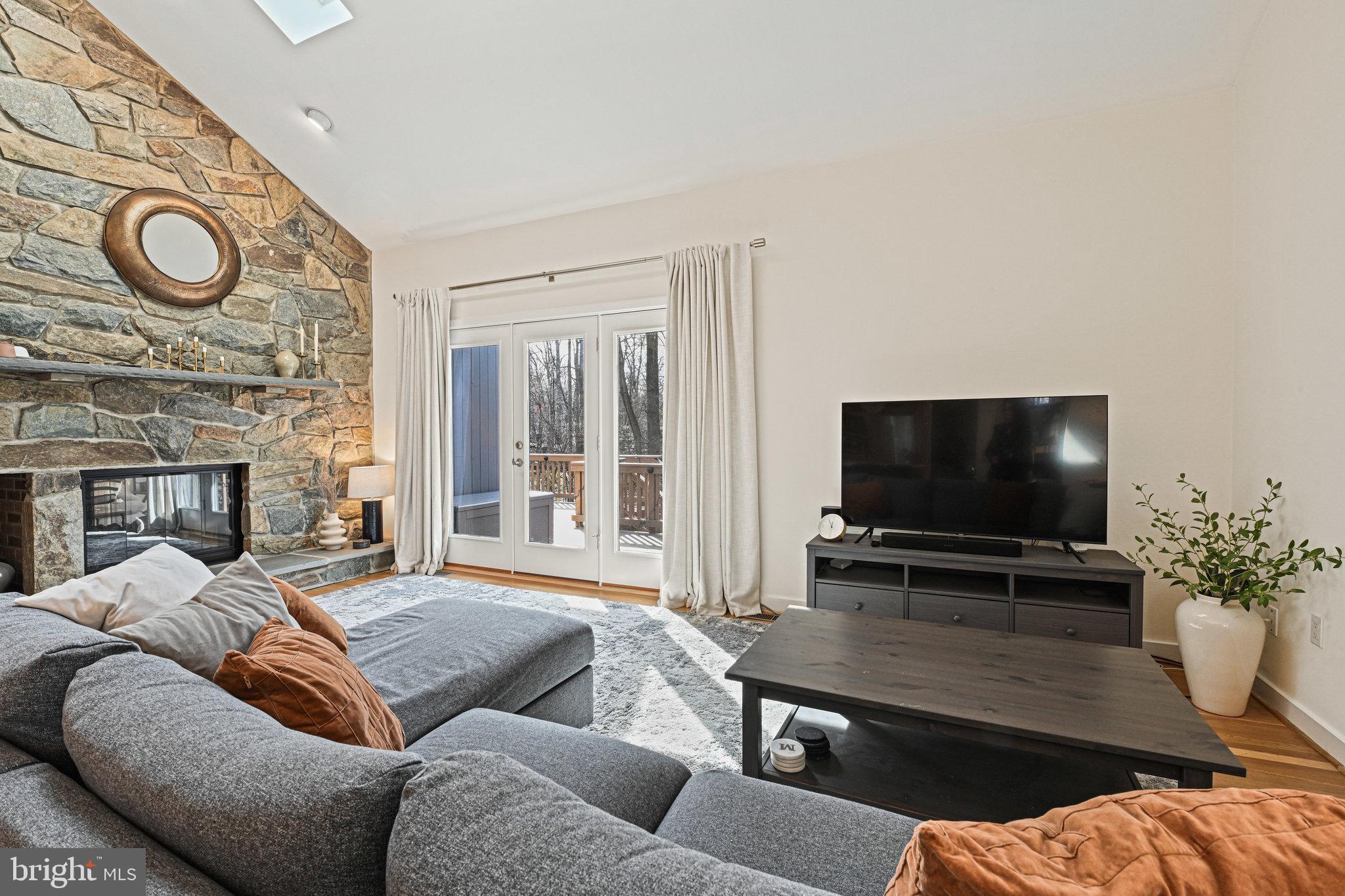 RESTON - Residential