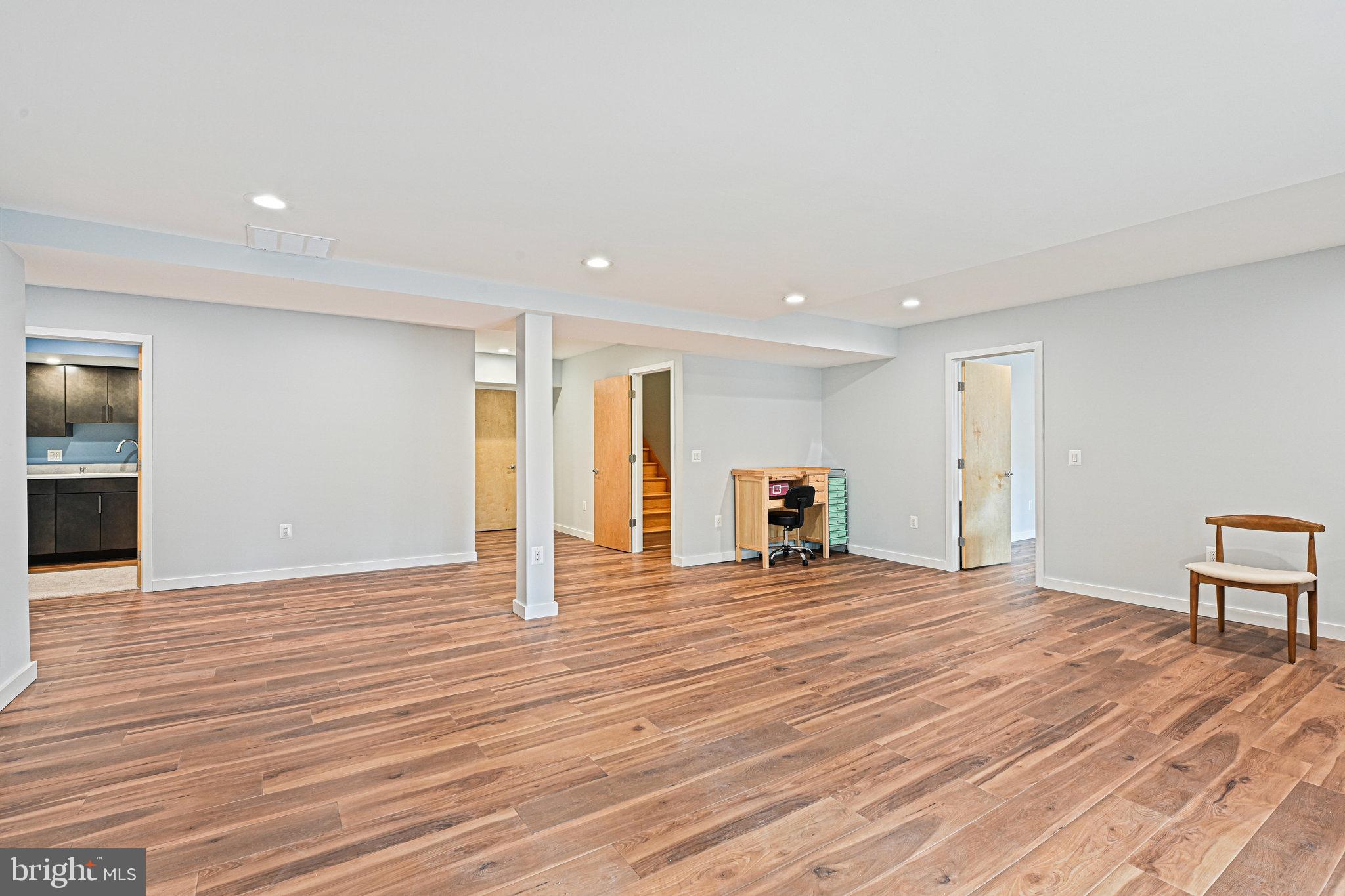 RESTON - Residential