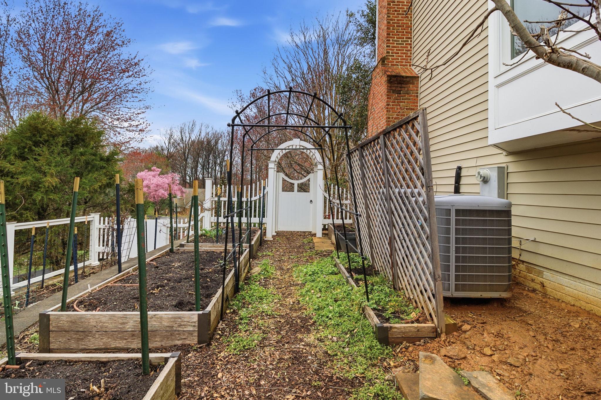 BROOKSIDE - Residential