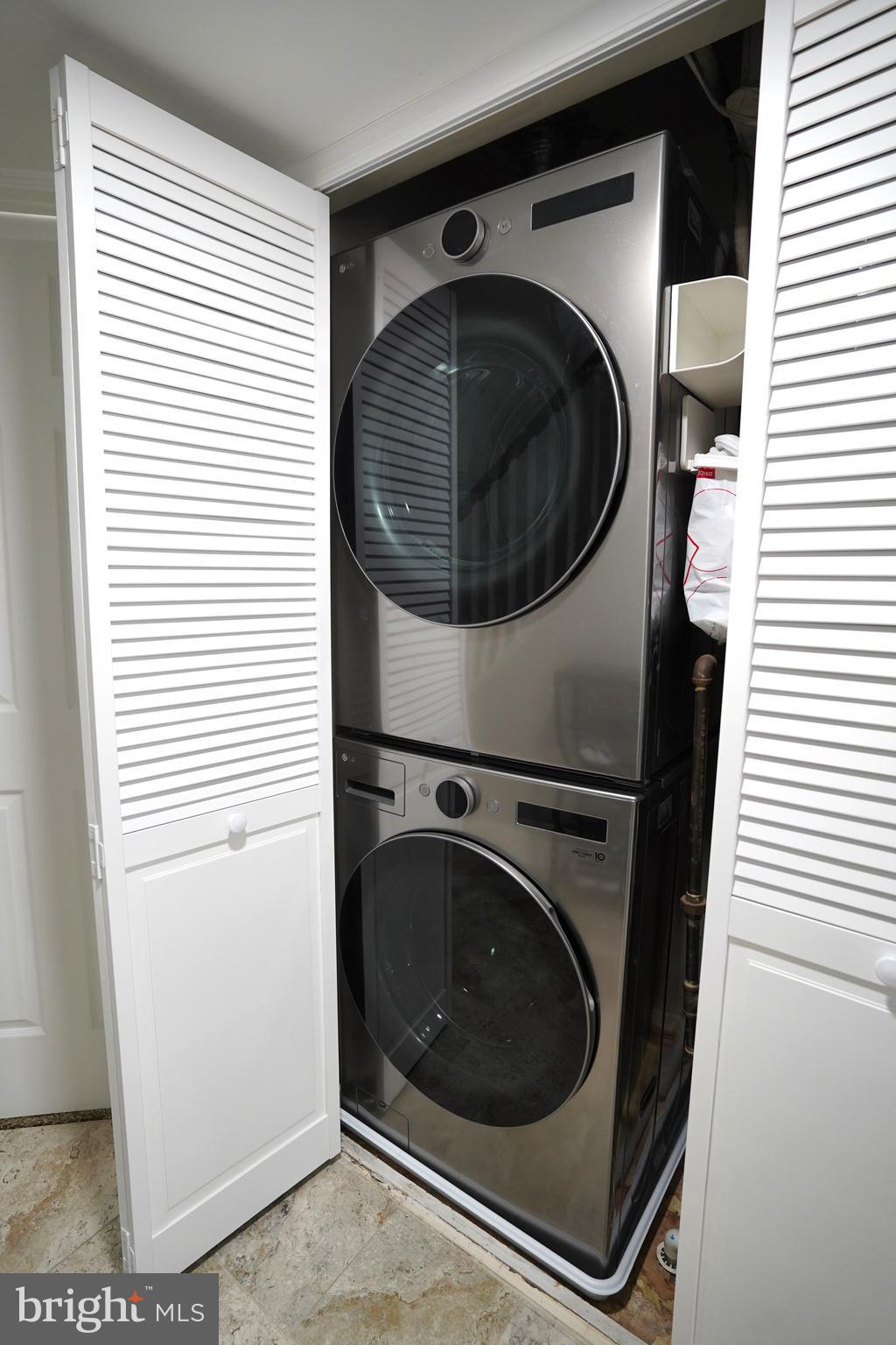 WOODGATE VILLAGE - Residential