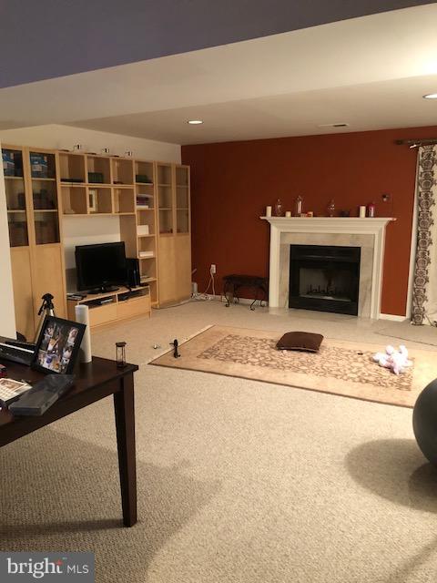 WELLINGTON COMMONS - Residential Lease