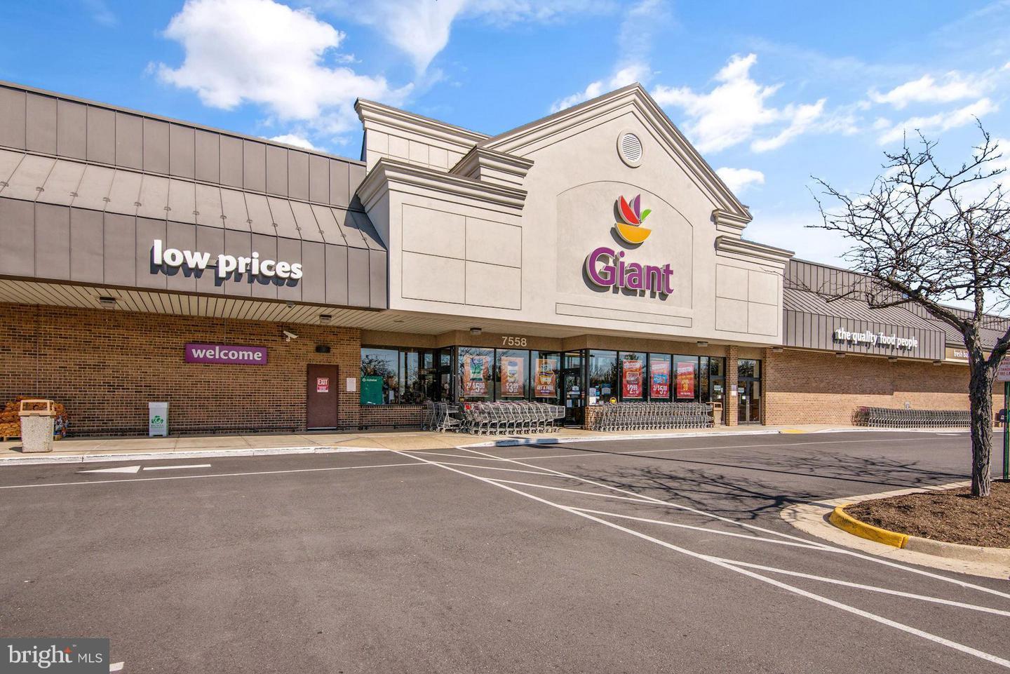 WELLINGTON COMMONS - Residential Lease