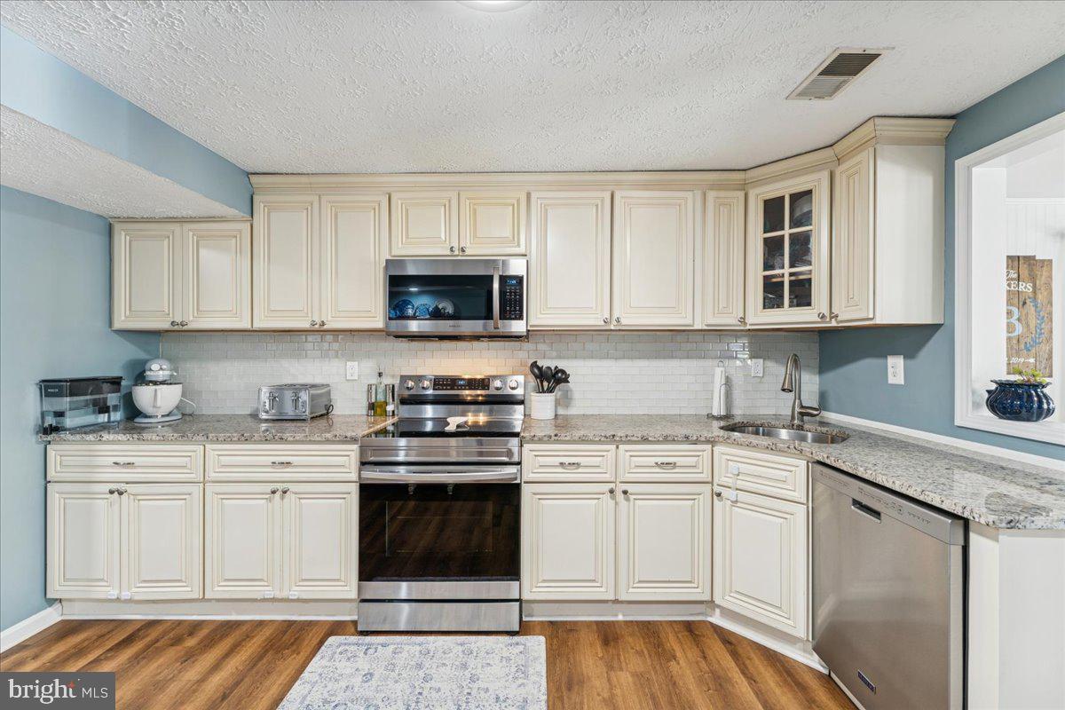 FOUR SEASONS ESTATES - Residential