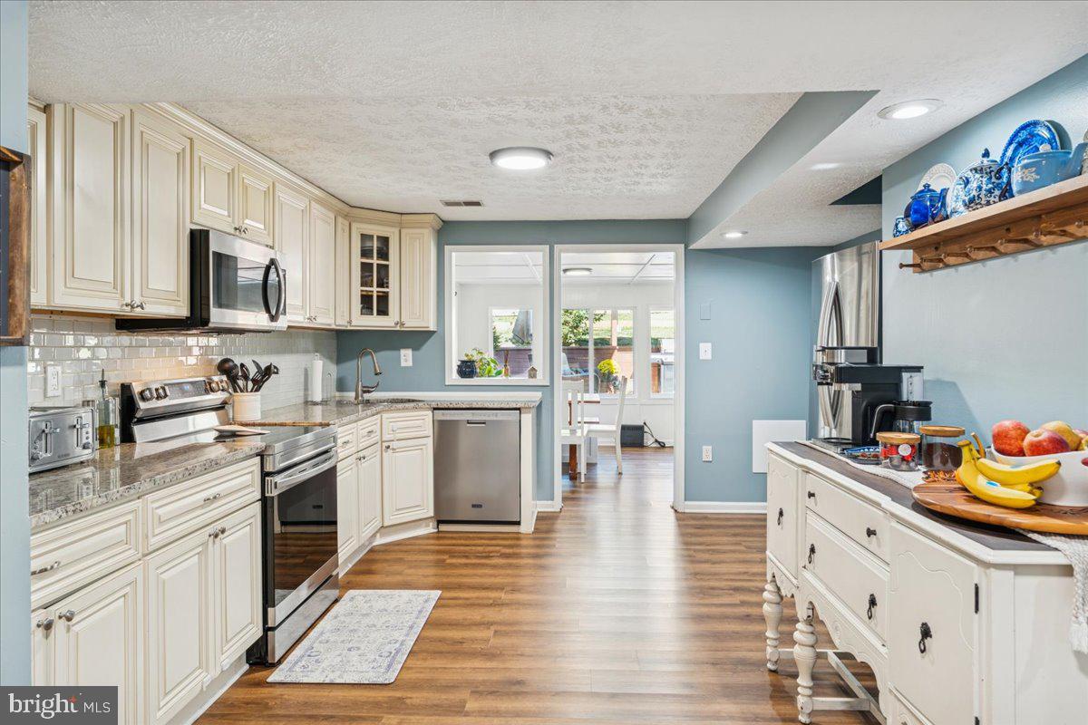 FOUR SEASONS ESTATES - Residential