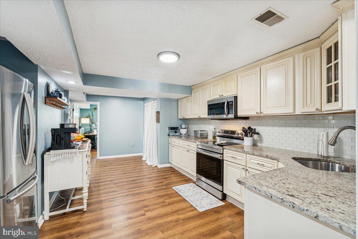 FOUR SEASONS ESTATES - Residential