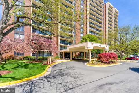 Photo of 7401 Westlake Terrace #1205, BETHESDA, MD 20817 (MLS # MDMC2227032)
