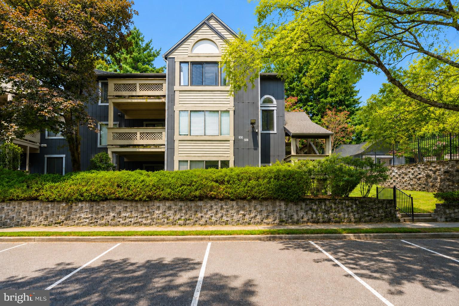 936 WINDBROOKE DRIVE