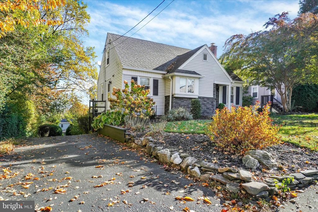 Photo of 1327 Hill Street, YORK, PA 17403 (MLS # PAYK2091892)