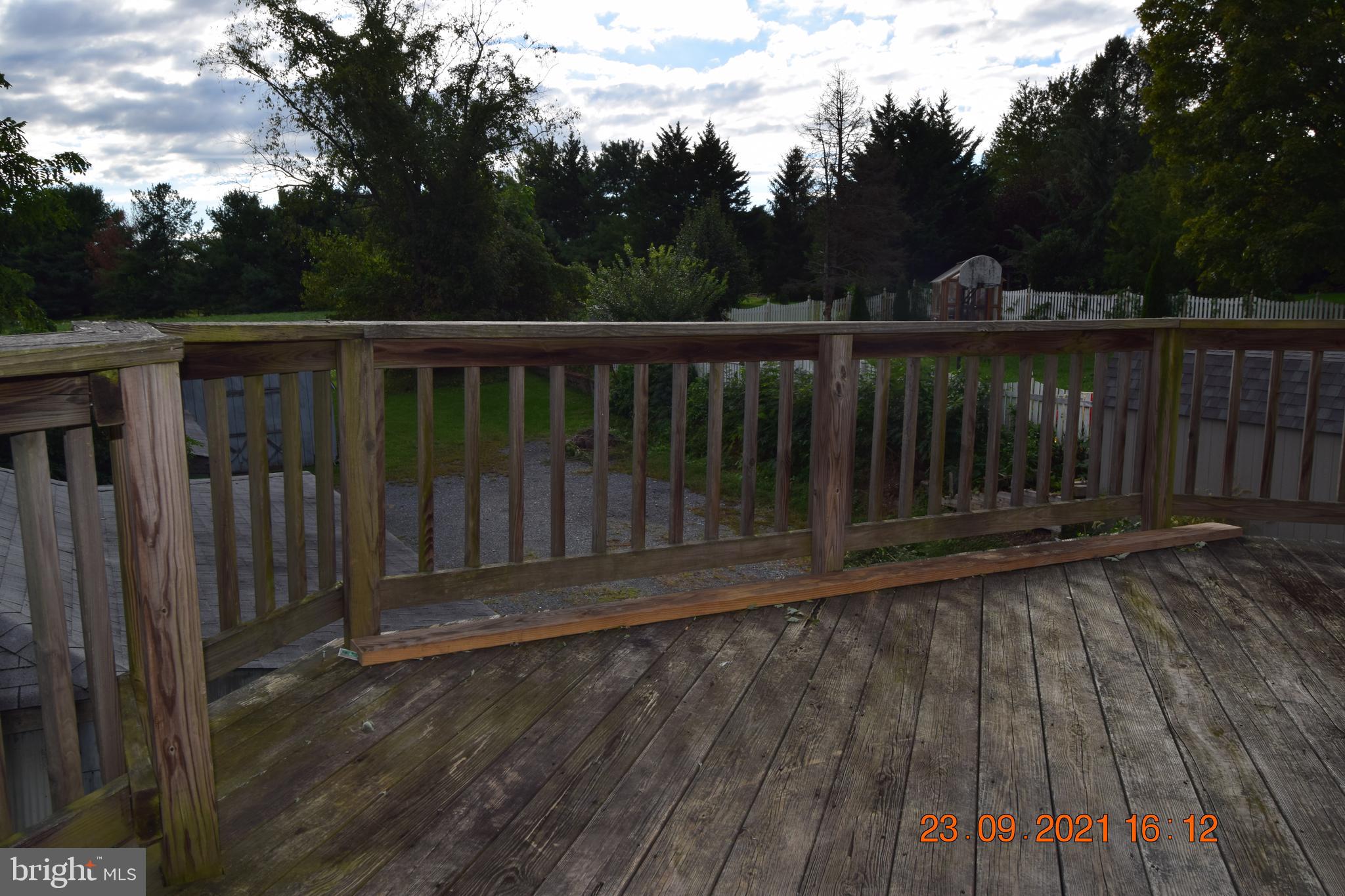 DAMASCUS OUTSIDE - Residential Lease