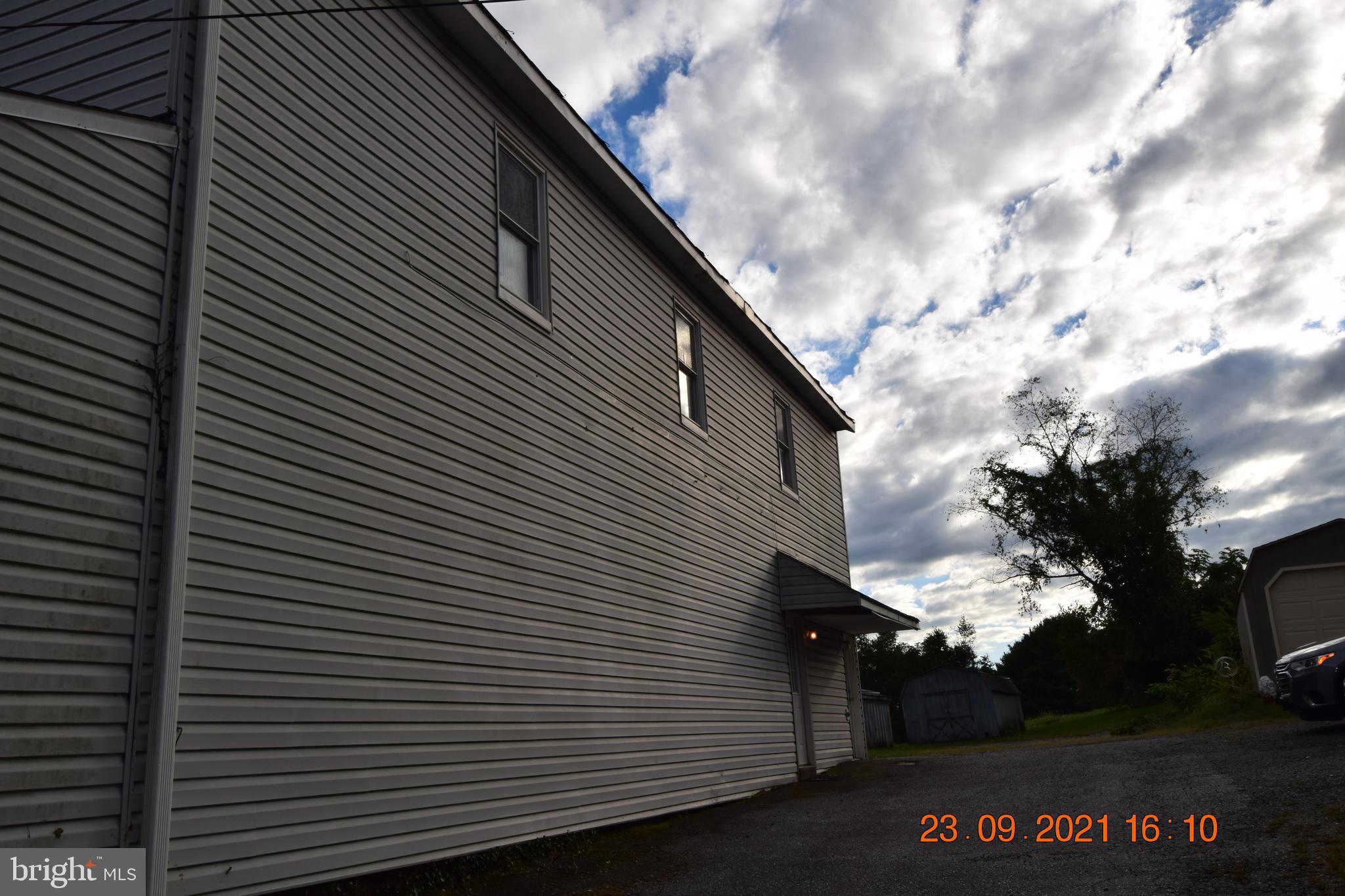 DAMASCUS OUTSIDE - Residential Lease