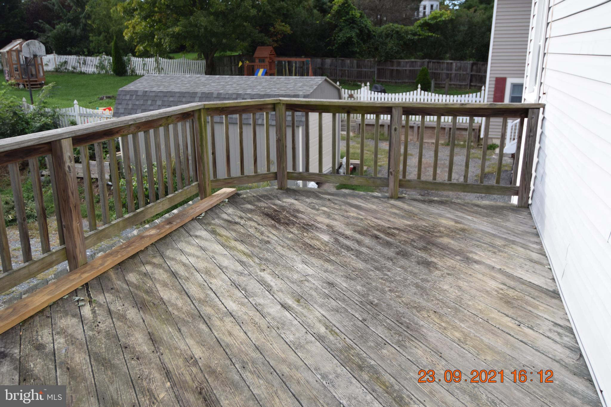 DAMASCUS OUTSIDE - Residential Lease