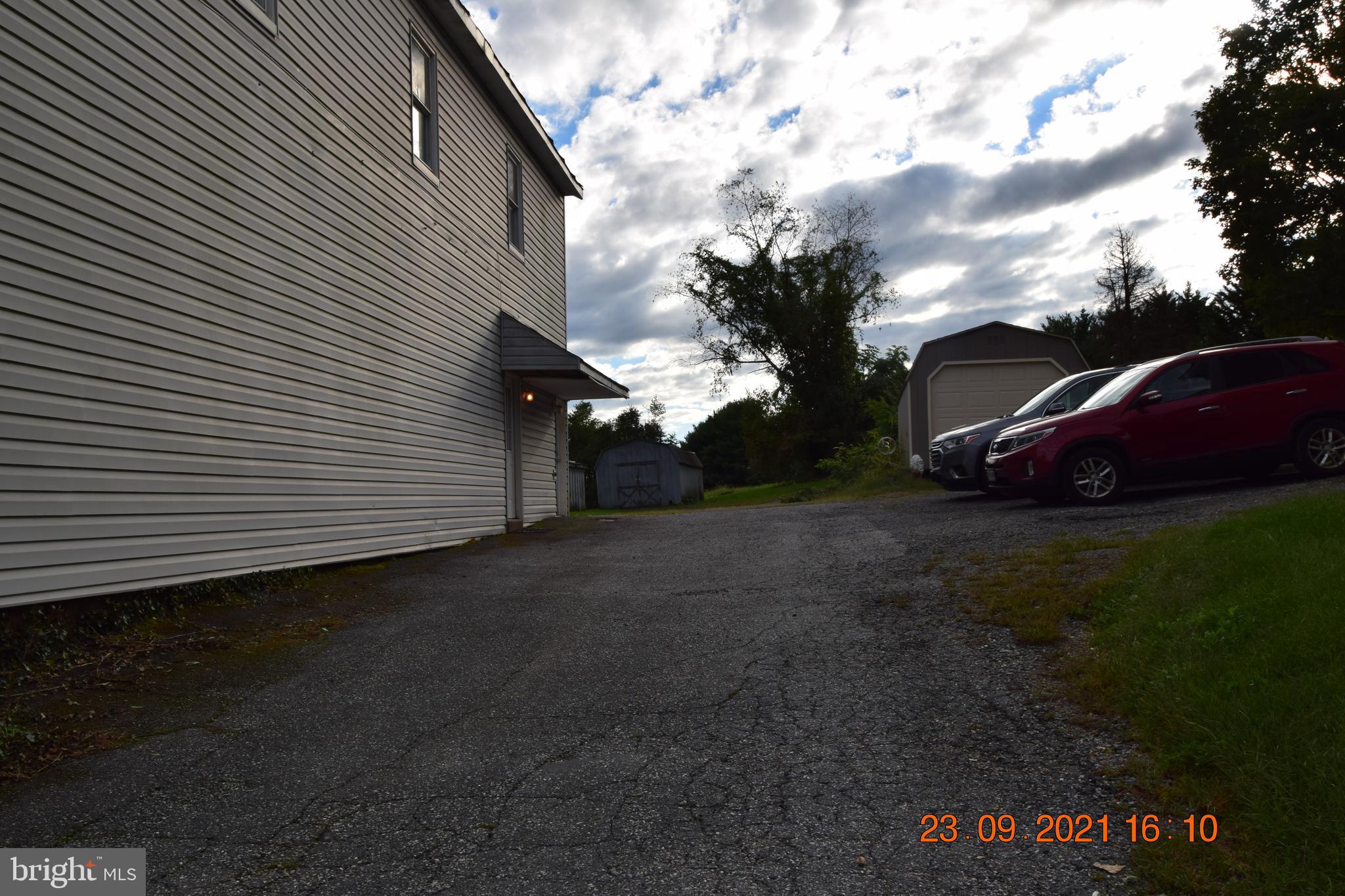 DAMASCUS OUTSIDE - Residential Lease