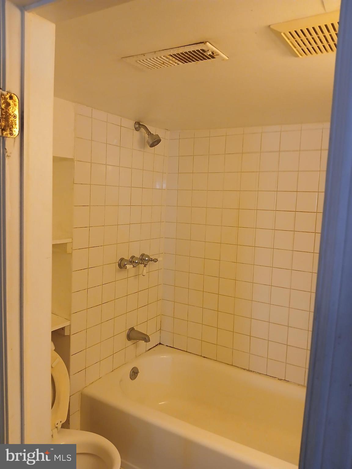 MONTEBELLO LAKE - Residential