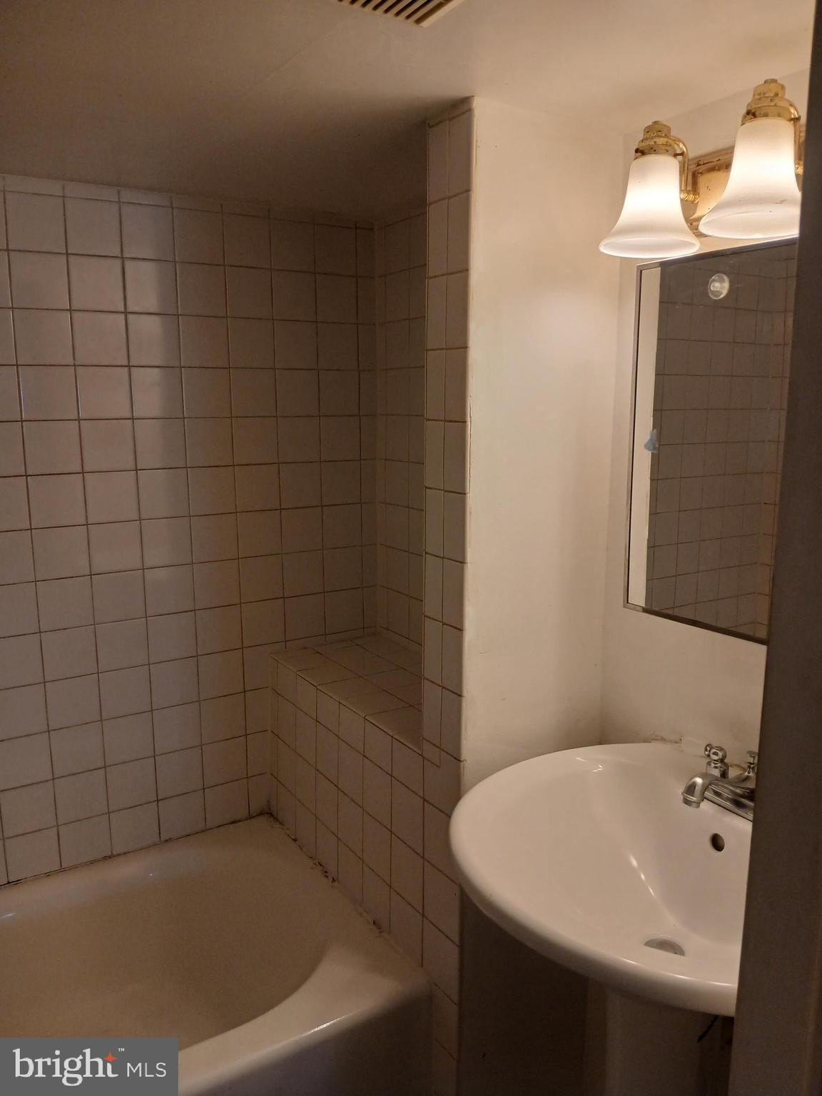 MONTEBELLO LAKE - Residential