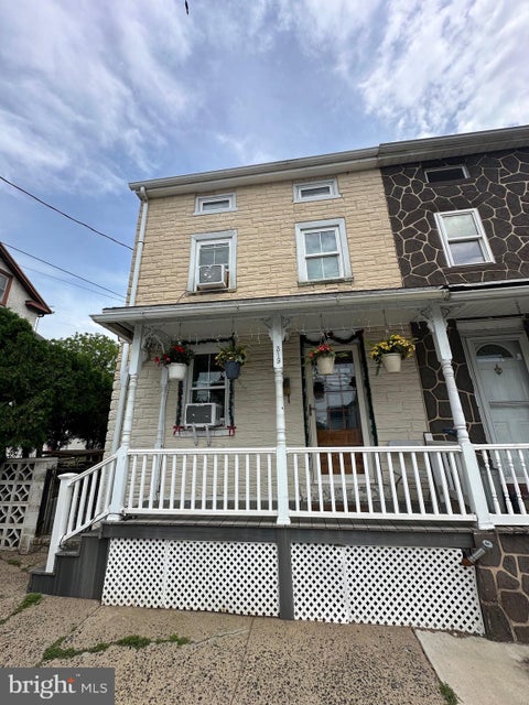 Townhouse For Sale - 319 High Street<br/> PHOENIXVILLE, PA 19460