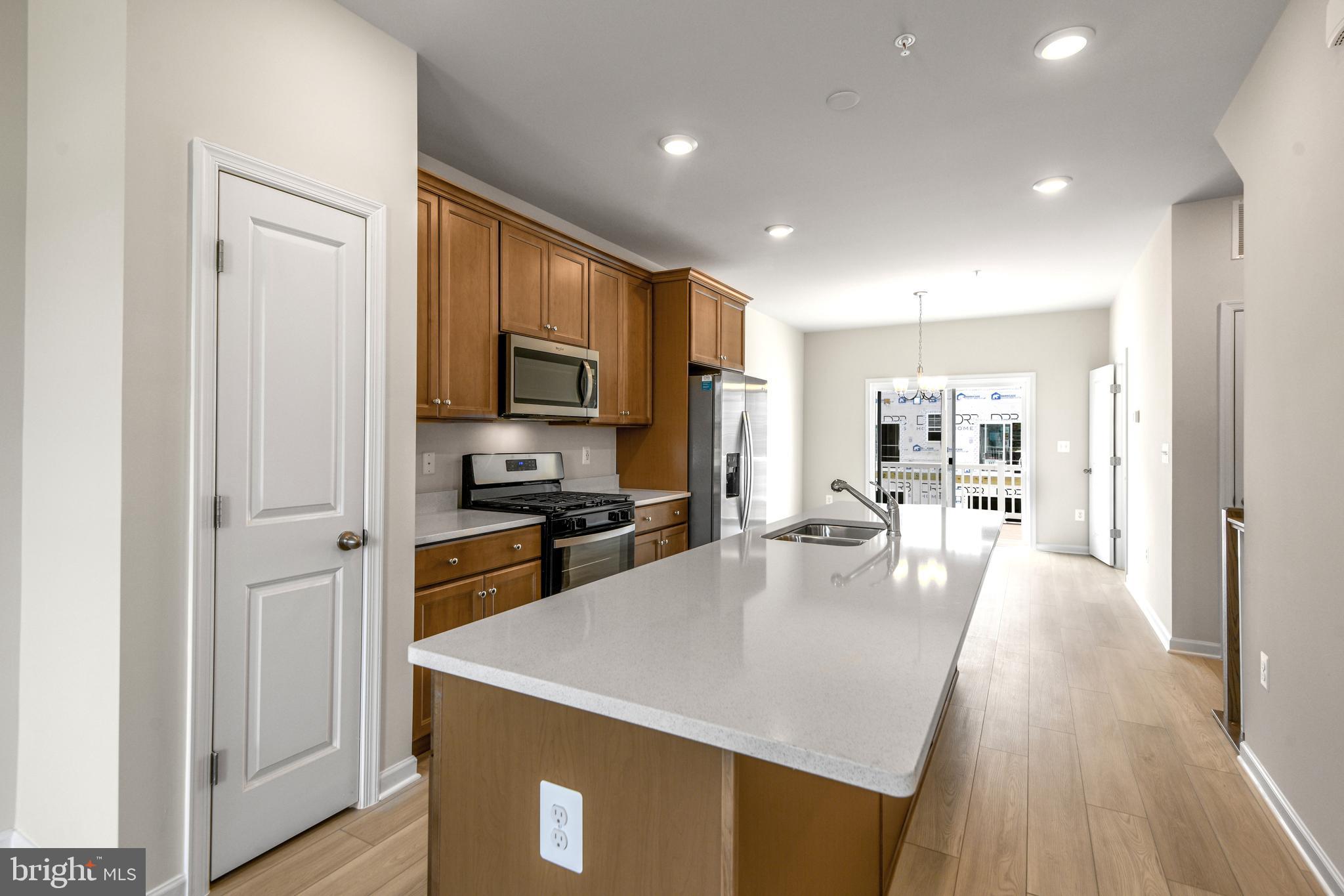 7833 PRESIDENTIAL PARKWAY