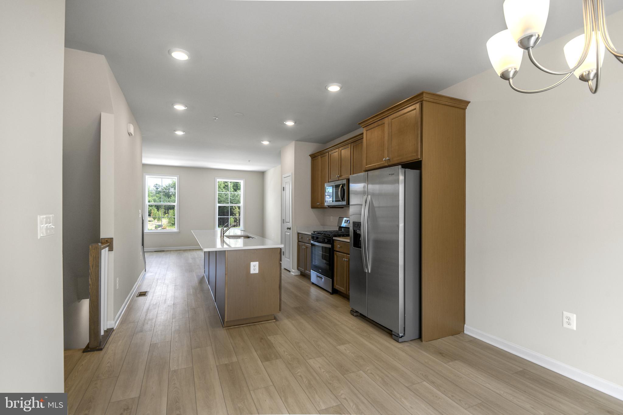 7833 PRESIDENTIAL PARKWAY