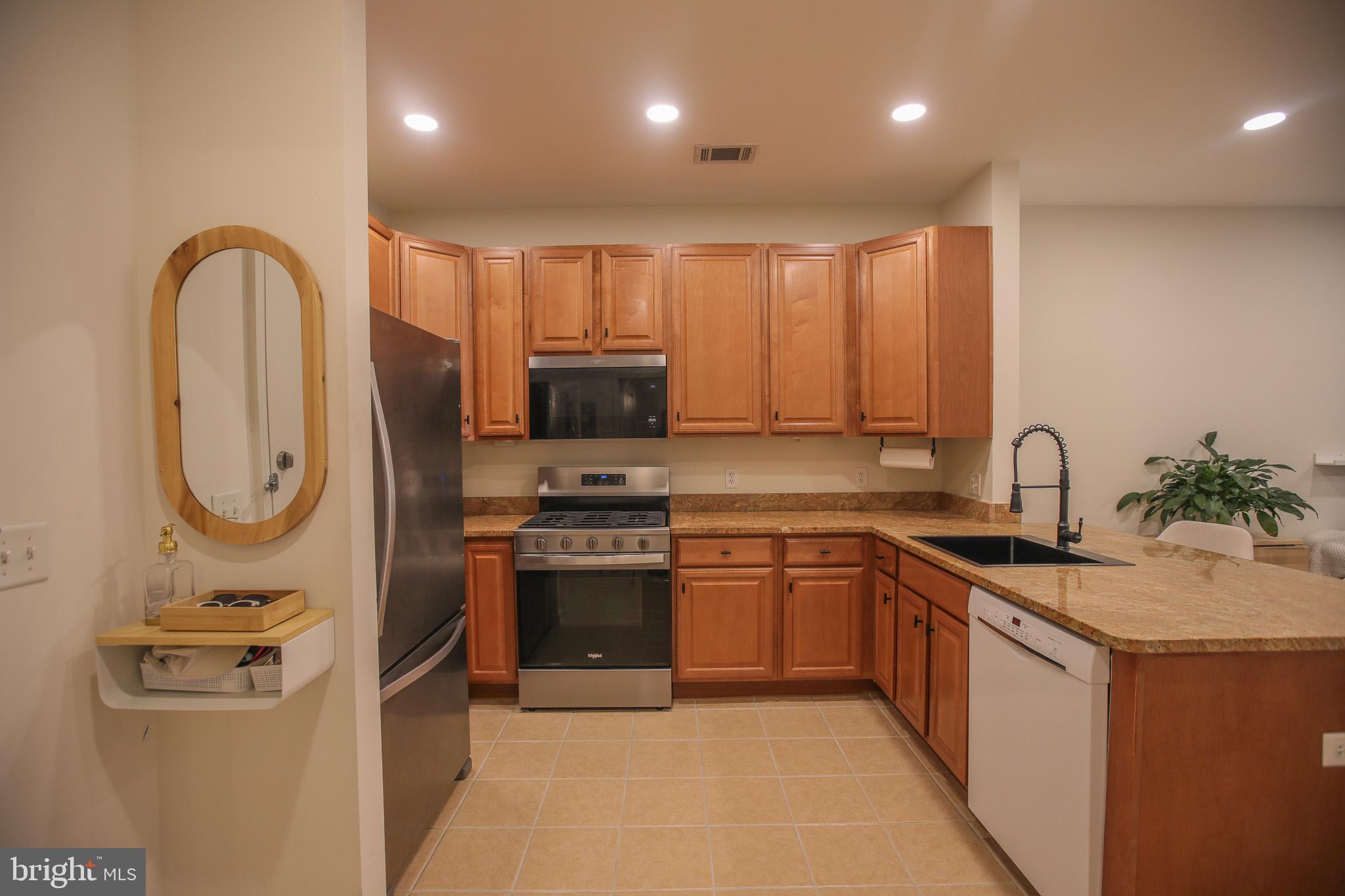 8045 AT SILVER SPRING METRO - Residential