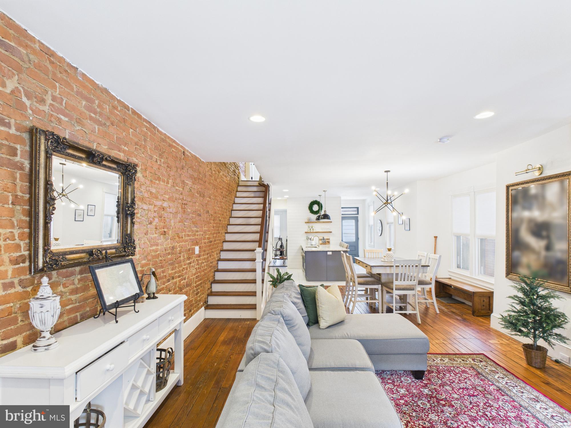 CHESTNUT HILL - Residential