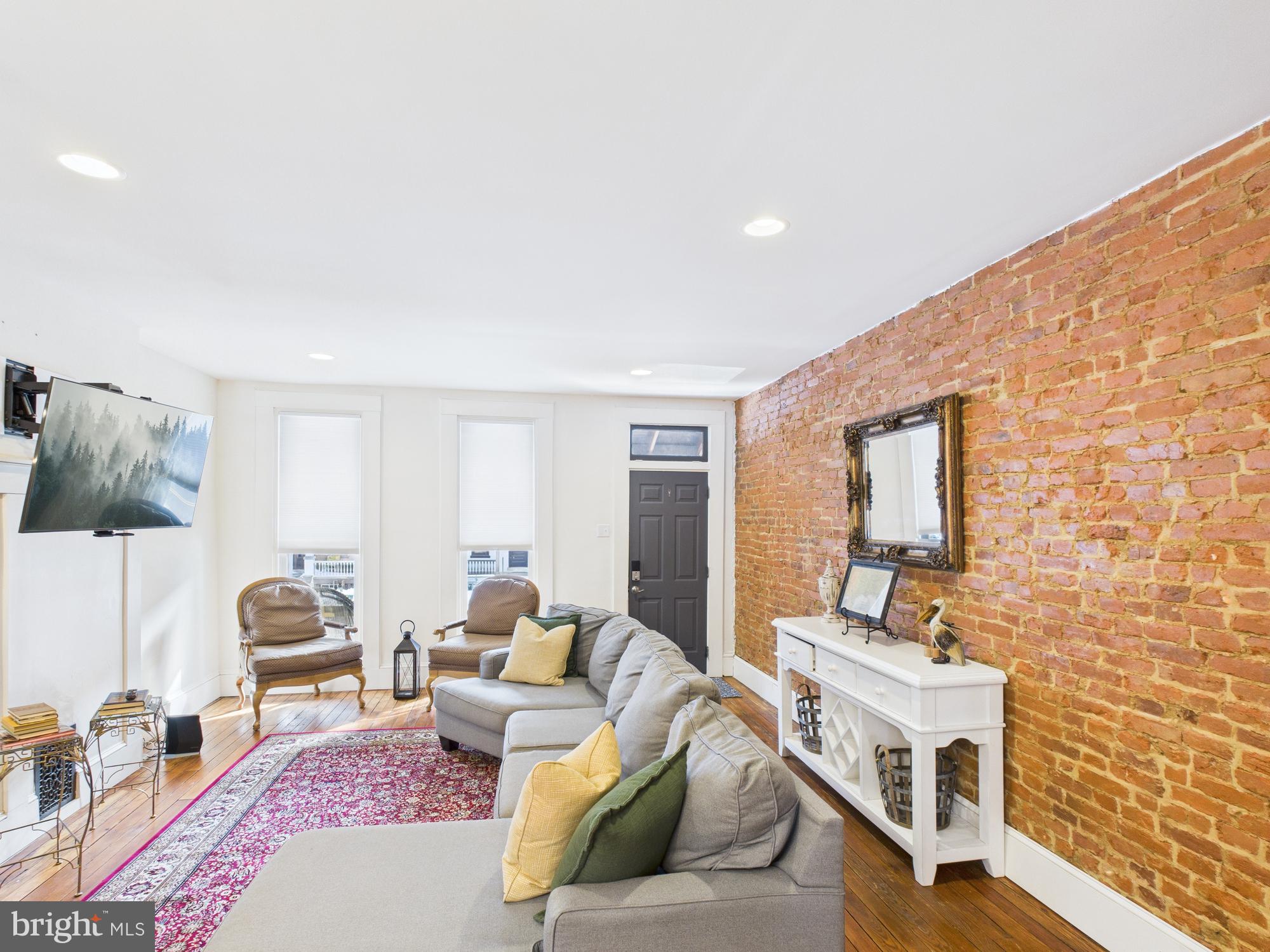 CHESTNUT HILL - Residential