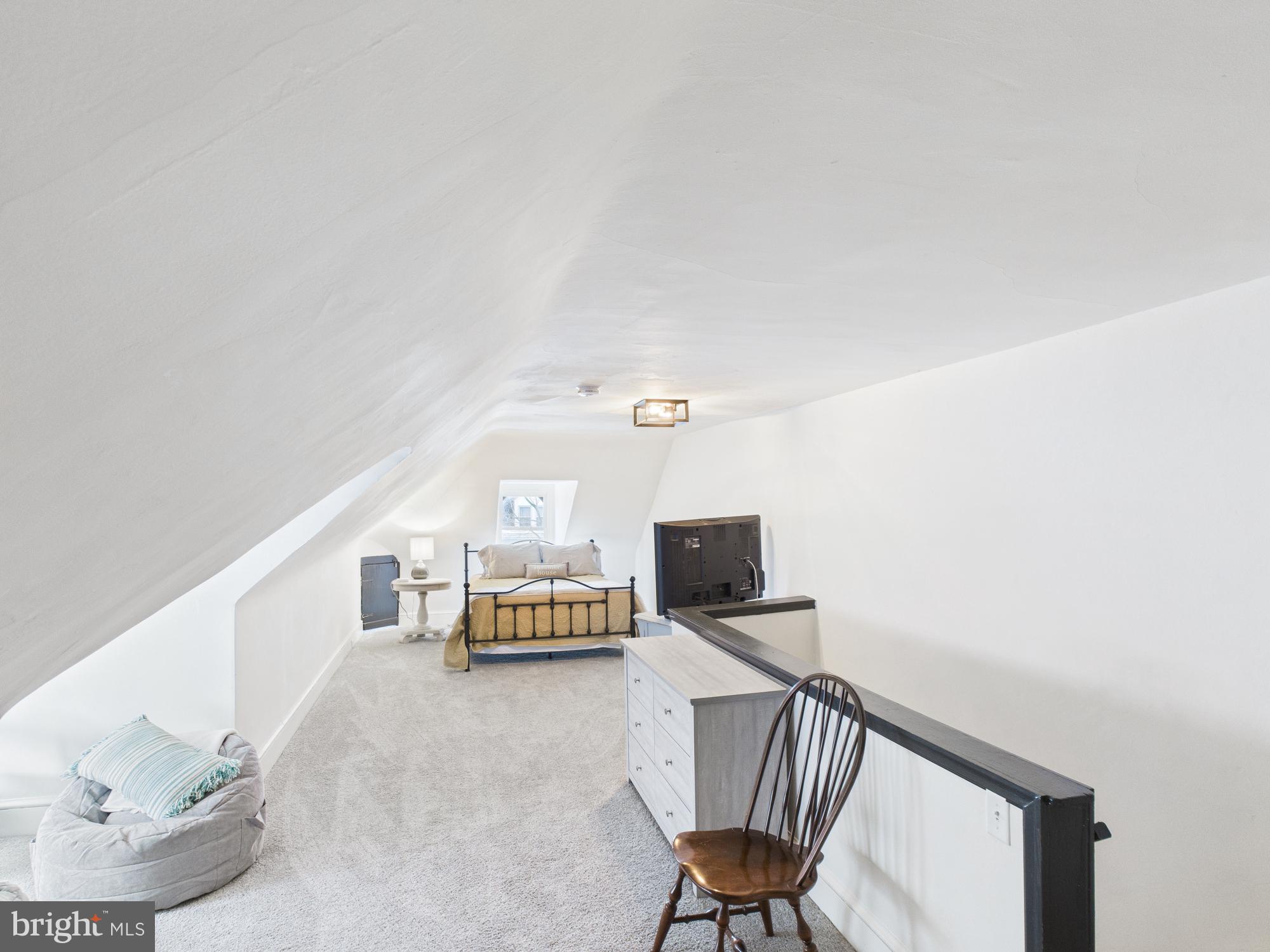 CHESTNUT HILL - Residential