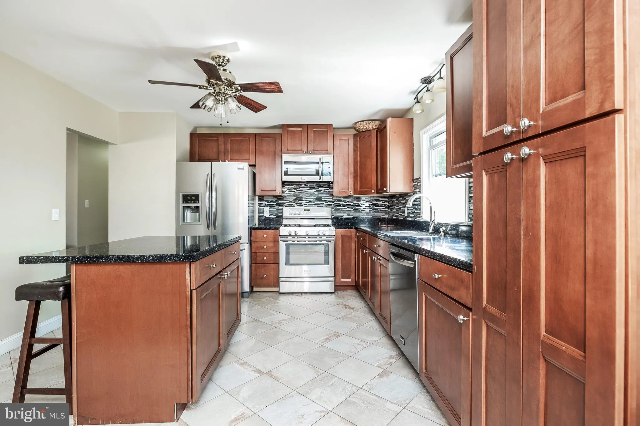 Vineland, New Jersey 08361, United States, 3 Bedrooms Bedrooms, ,2 BathroomsBathrooms,Residential,Pending,85111