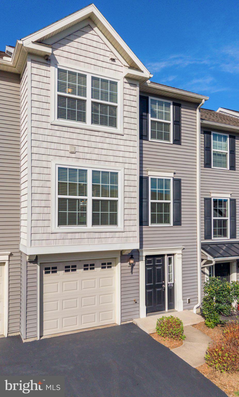 216 KESTREL LANE