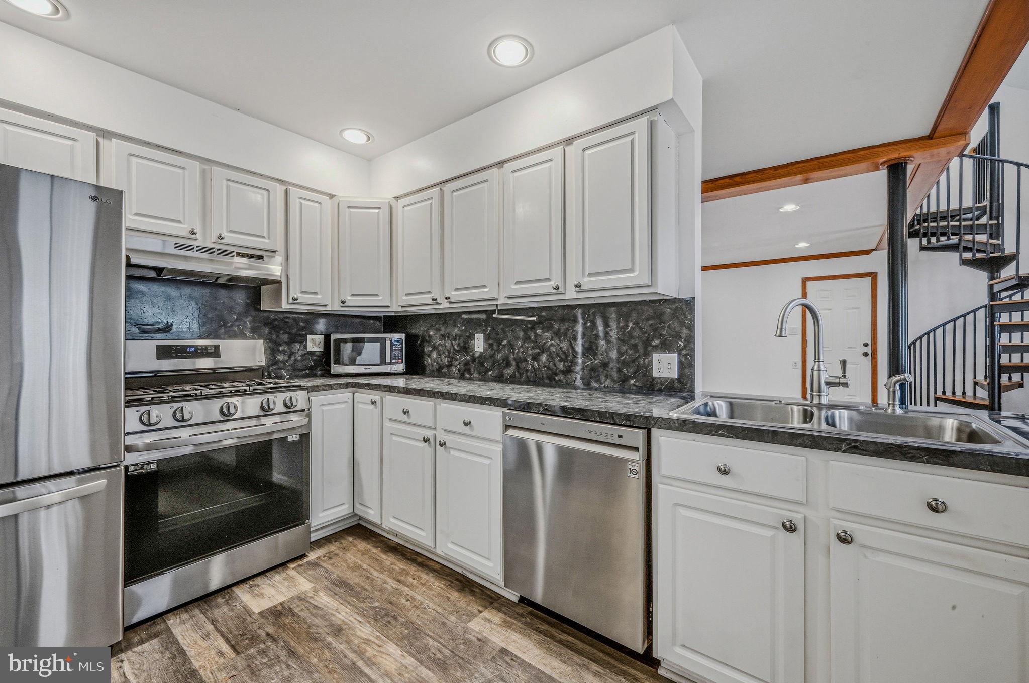 MAPLEWOOD - Residential