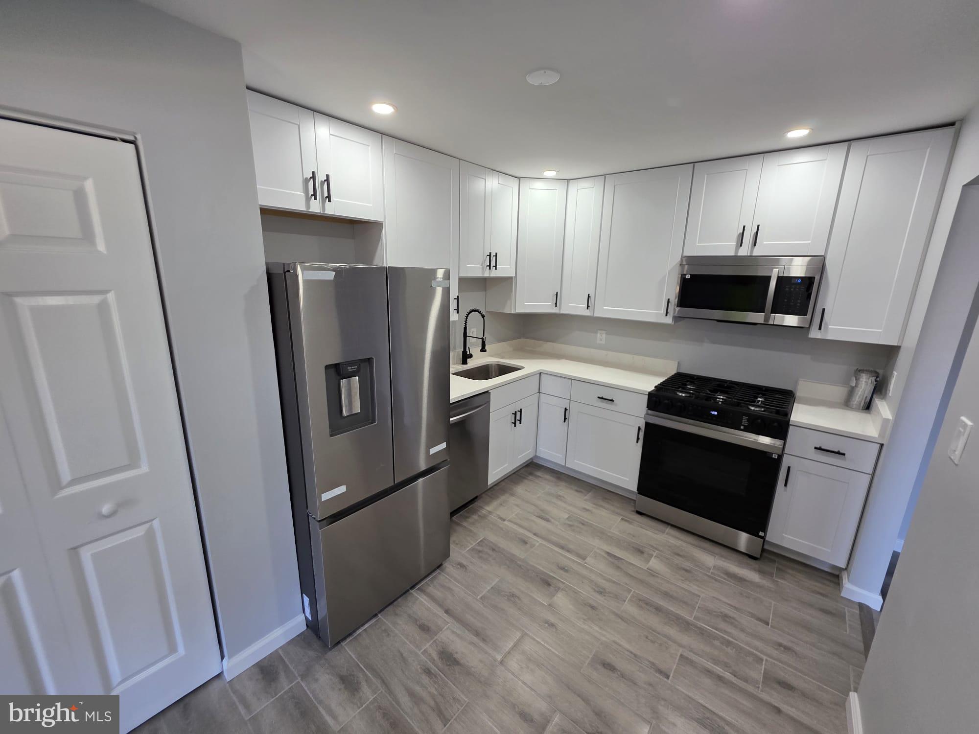 4404 ISLAND PLACE 201