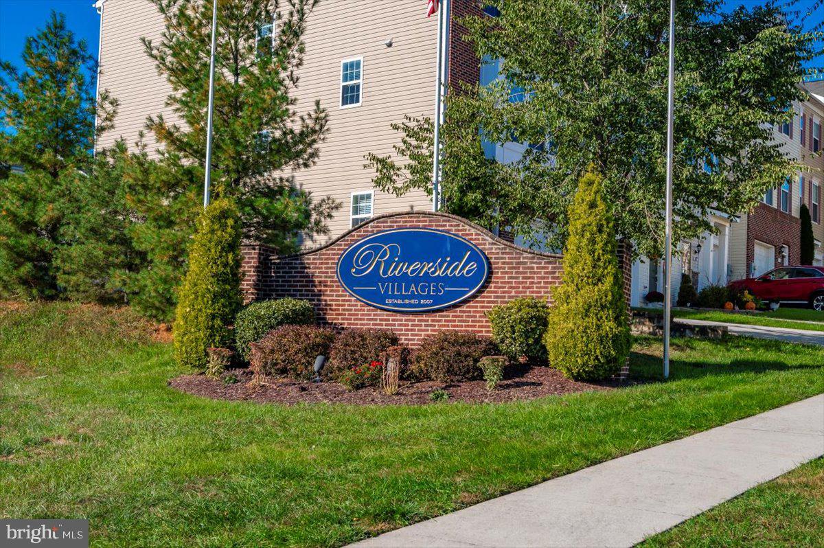 RIVERSIDE VILLAGES - Residential