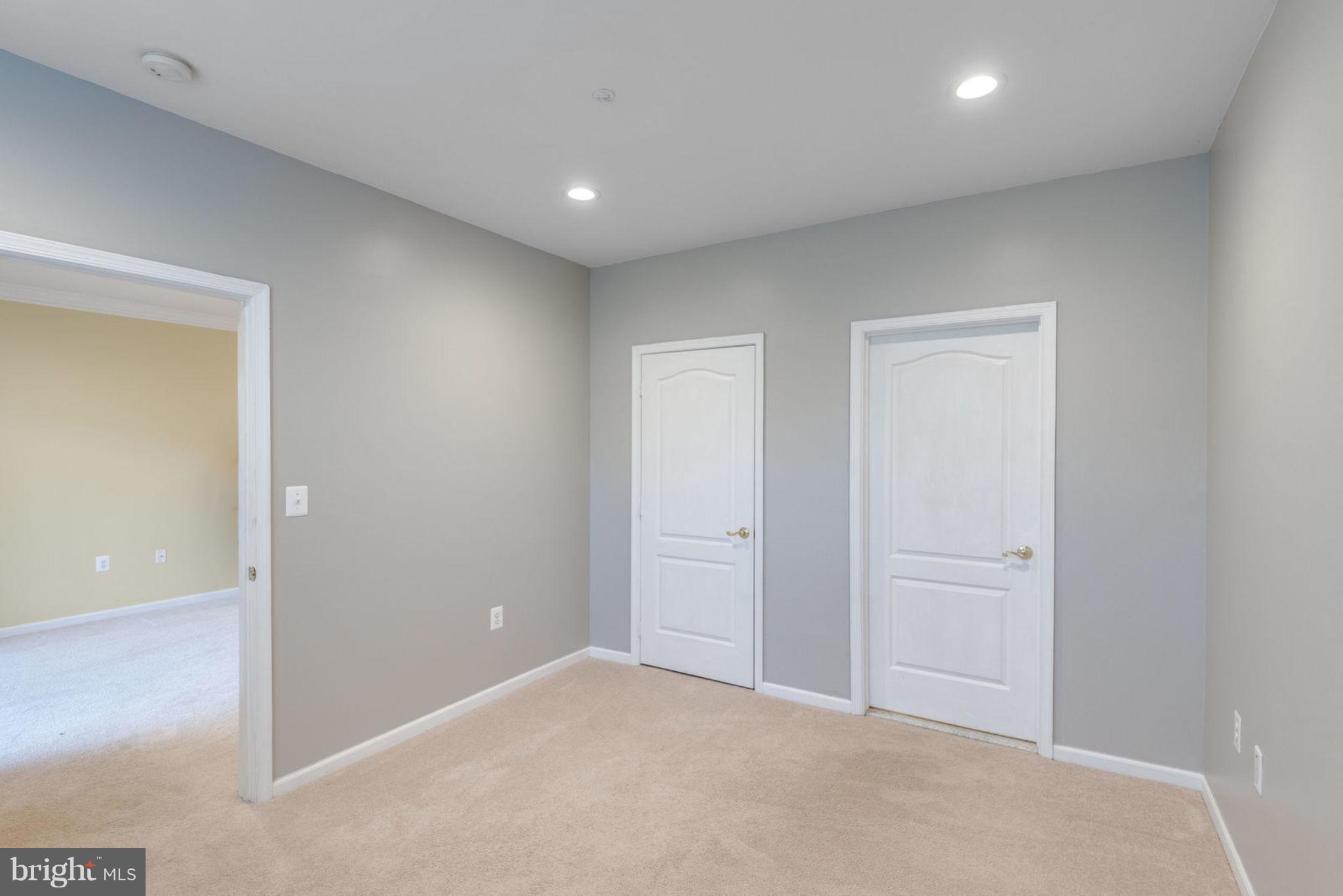 ASHBURN FARM - Residential