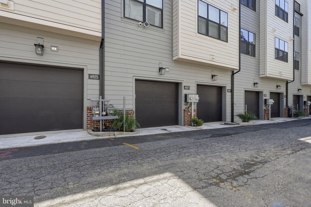 Photo of 4927 Eisenhower Ave, ALEXANDRIA, VA 22304 (MLS # VAAX2059974)