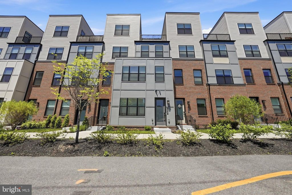 Photo of 4927 Eisenhower Ave, ALEXANDRIA, VA 22304 (MLS # VAAX2059974)