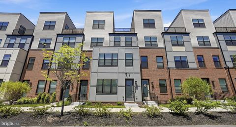 Townhouse For Sale - 4927 Eisenhower Ave Ave<br/> ALEXANDRIA, VA 22304