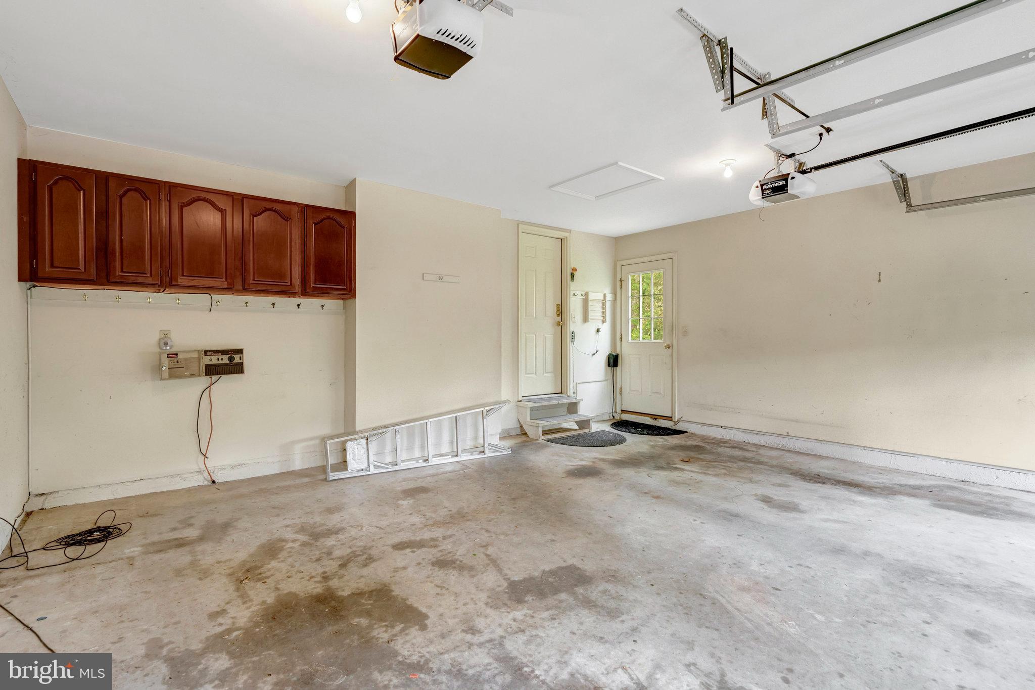 FAIRFAX HUNT - Residential